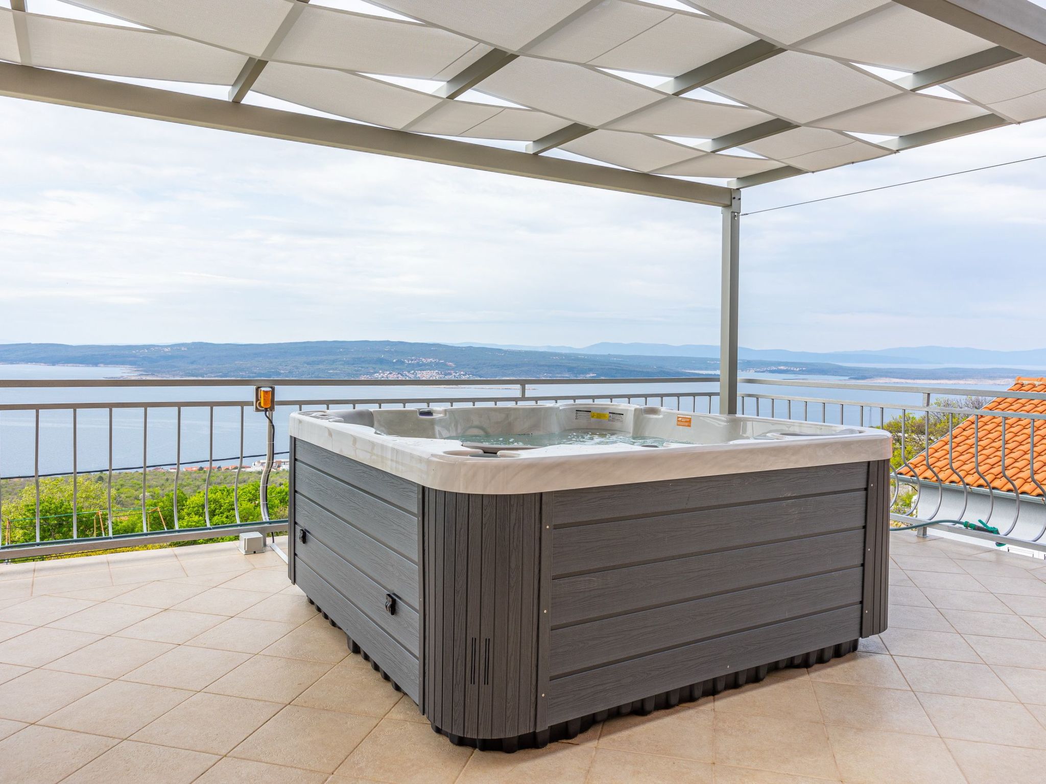 Mistral1-Image-tags.info