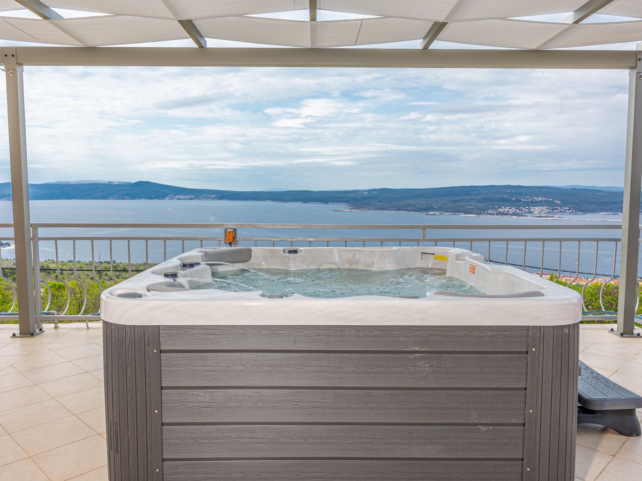 Mistral1-Image-tags.info