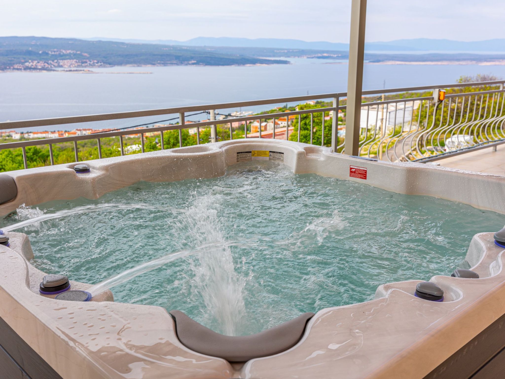 Mistral1-Image-tags.info