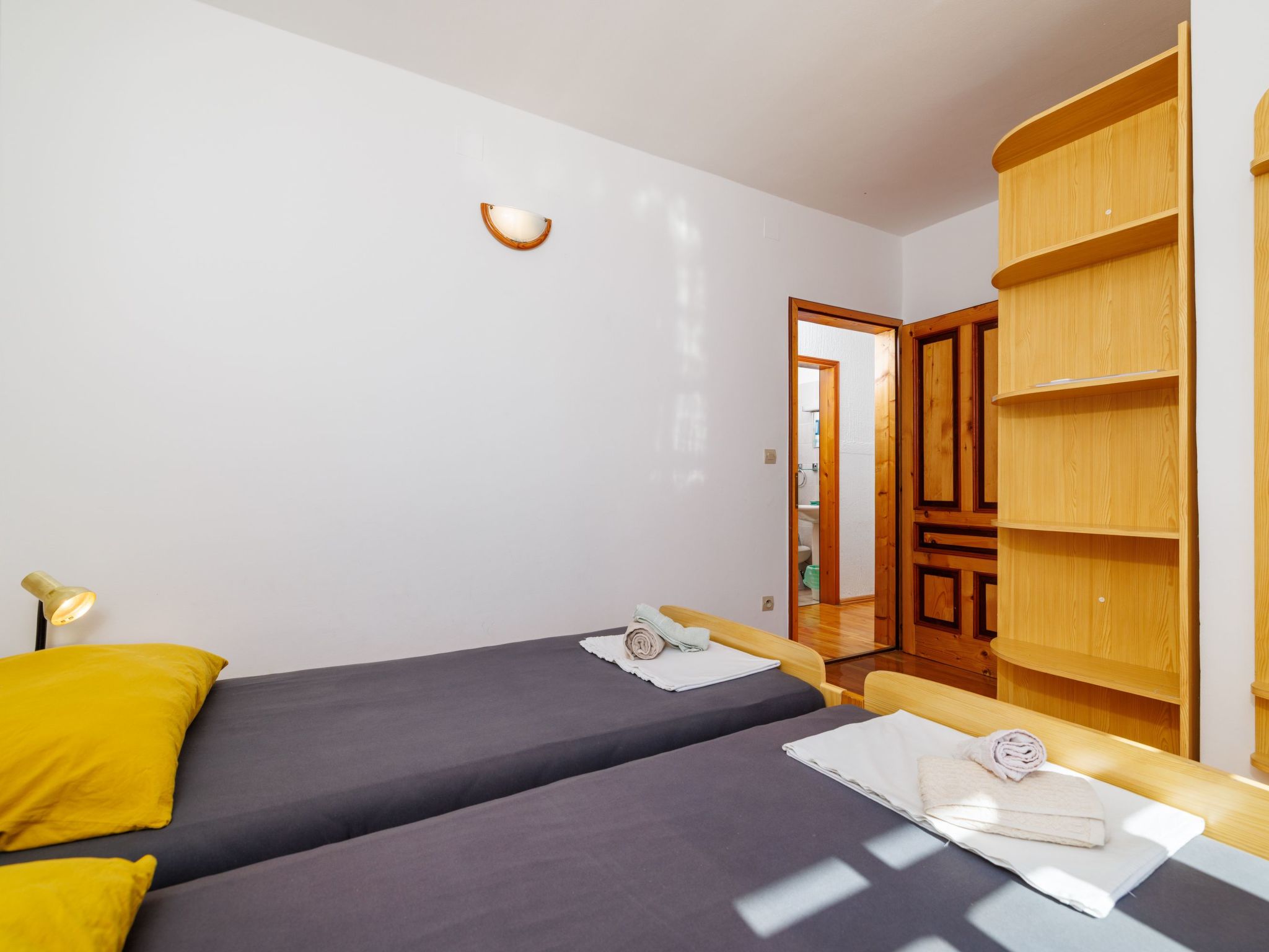 Mistral1-Image-tags.info