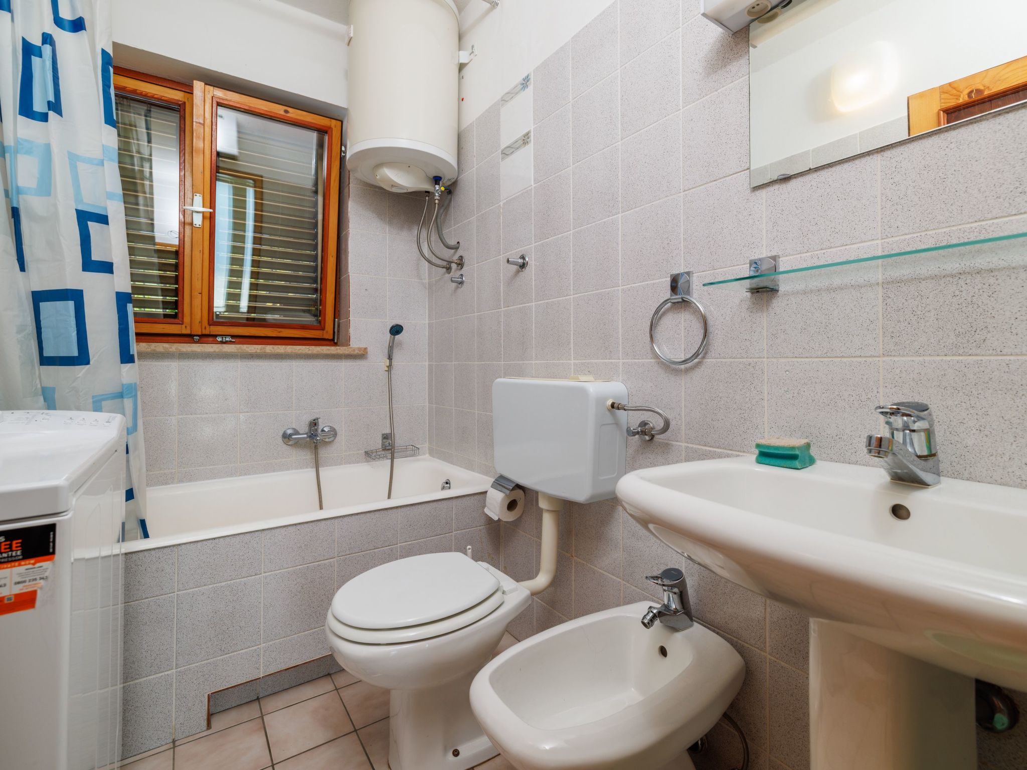 Mistral1-Image-tags.info