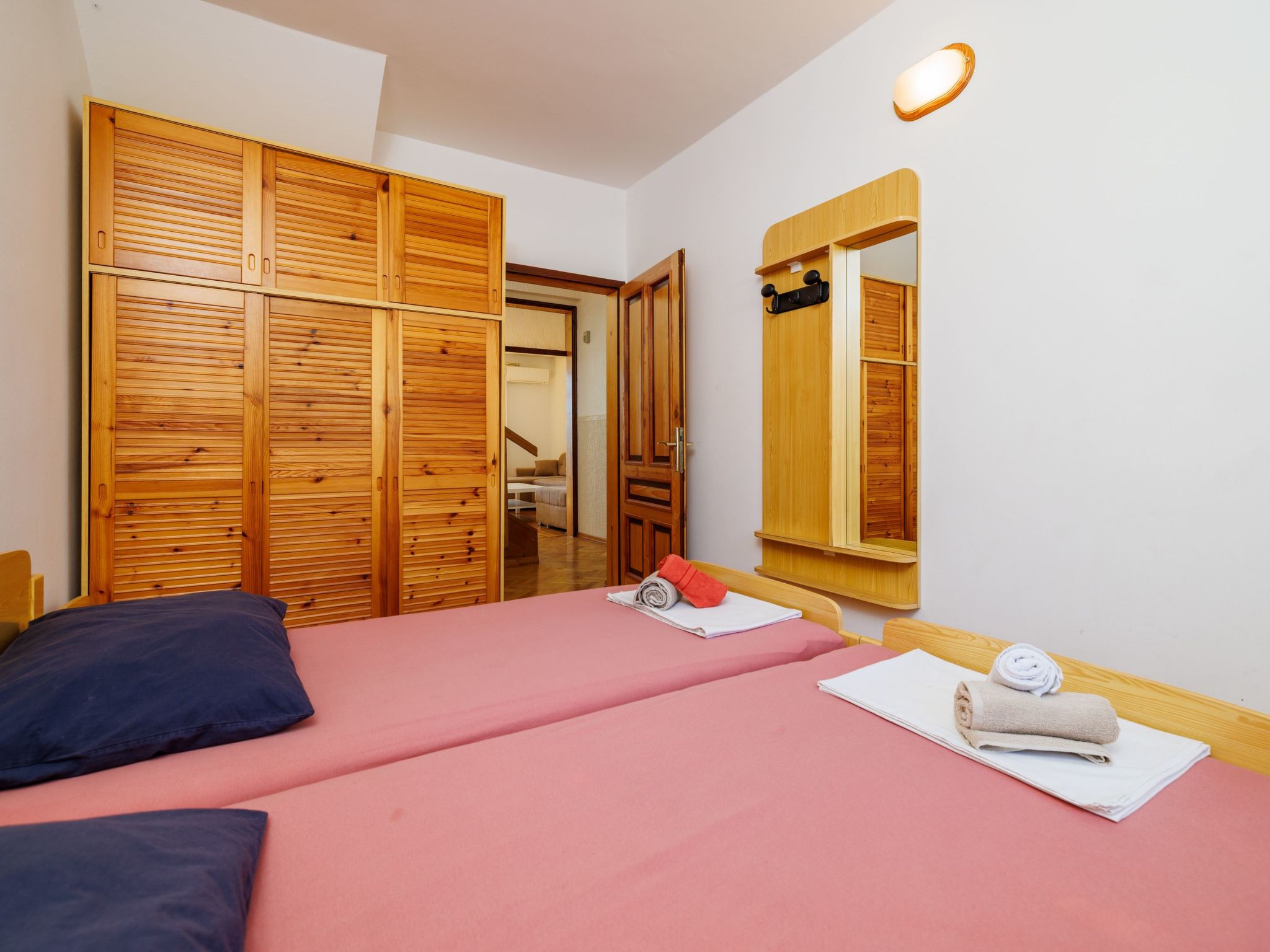 Mistral1-Image-tags.info