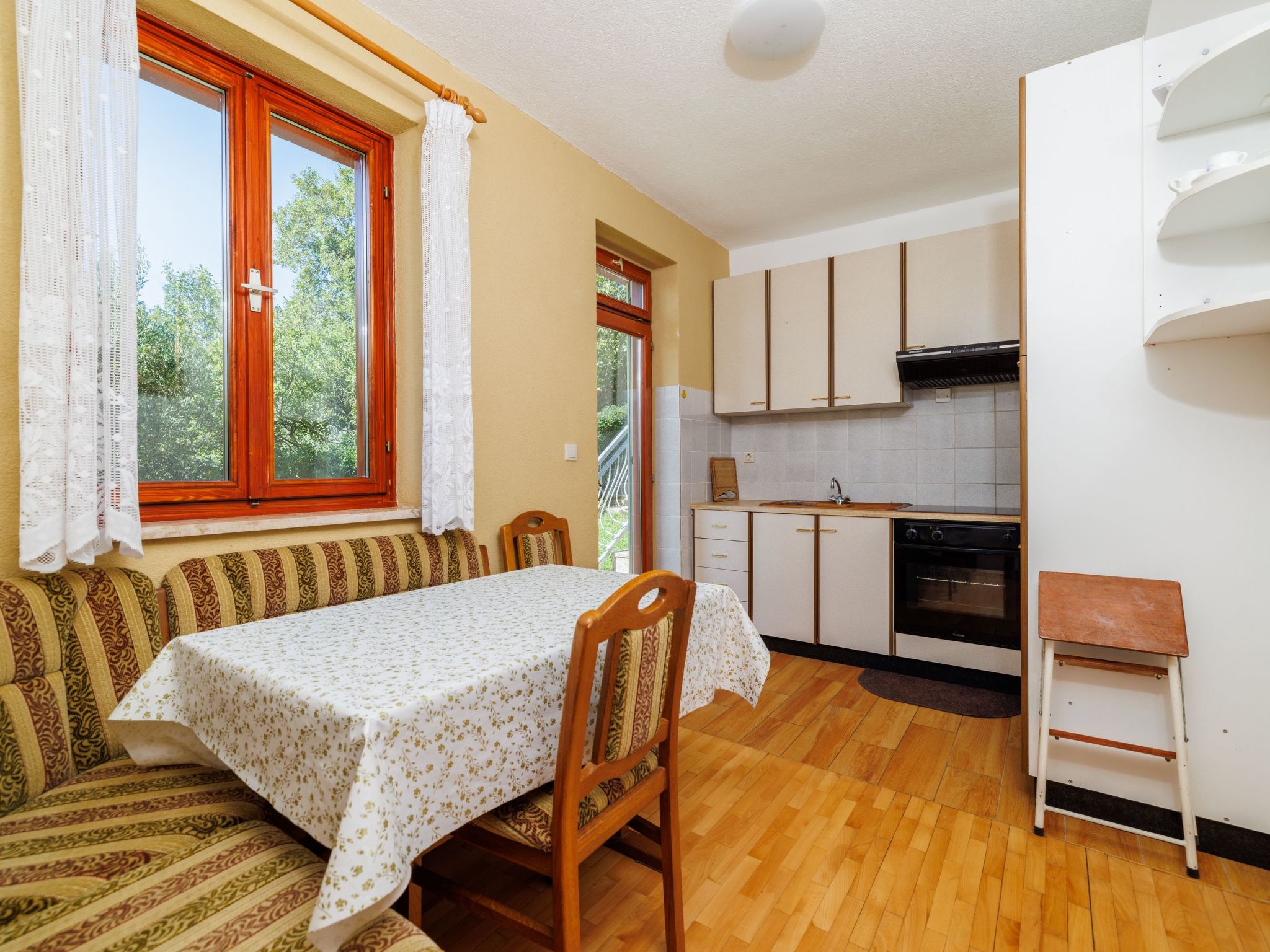 Mistral1-Image-tags.info