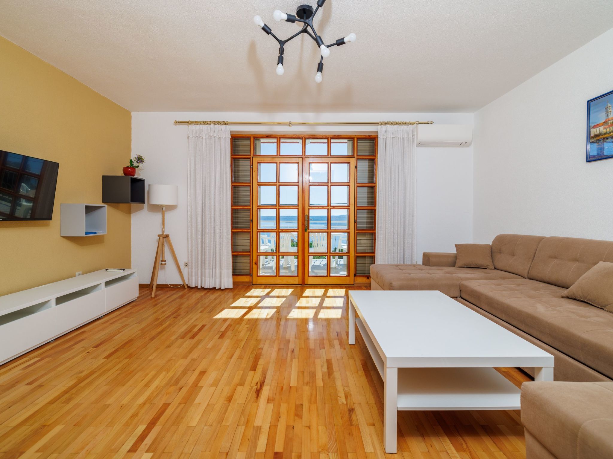 Mistral1-Image-tags.info