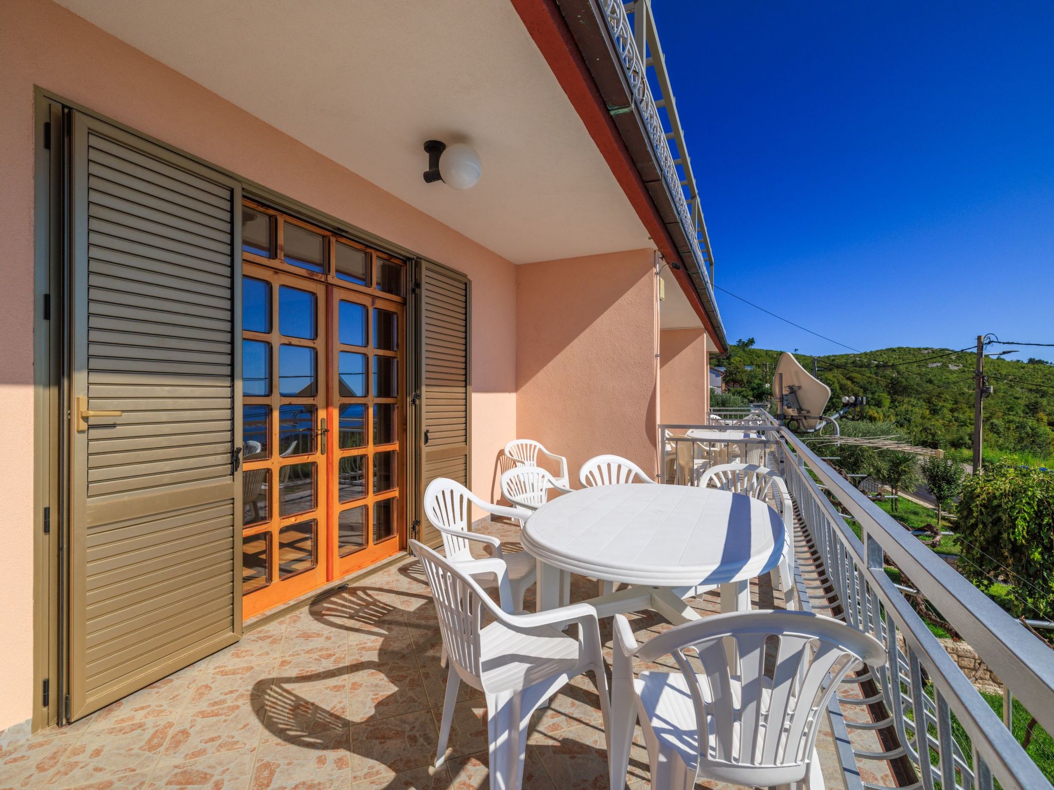 Mistral1-Image-tags.info