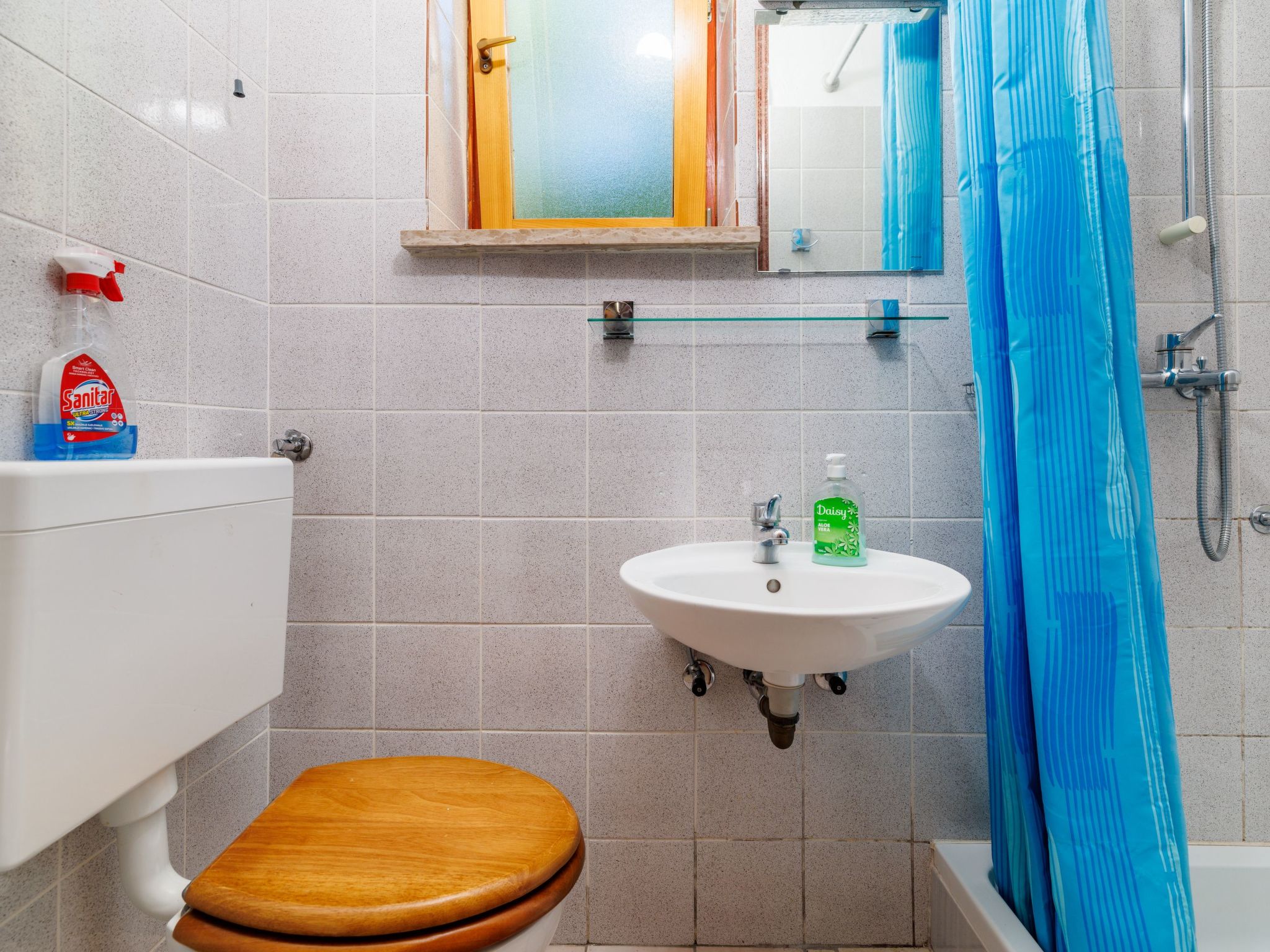 Mistral1-Image-tags.info