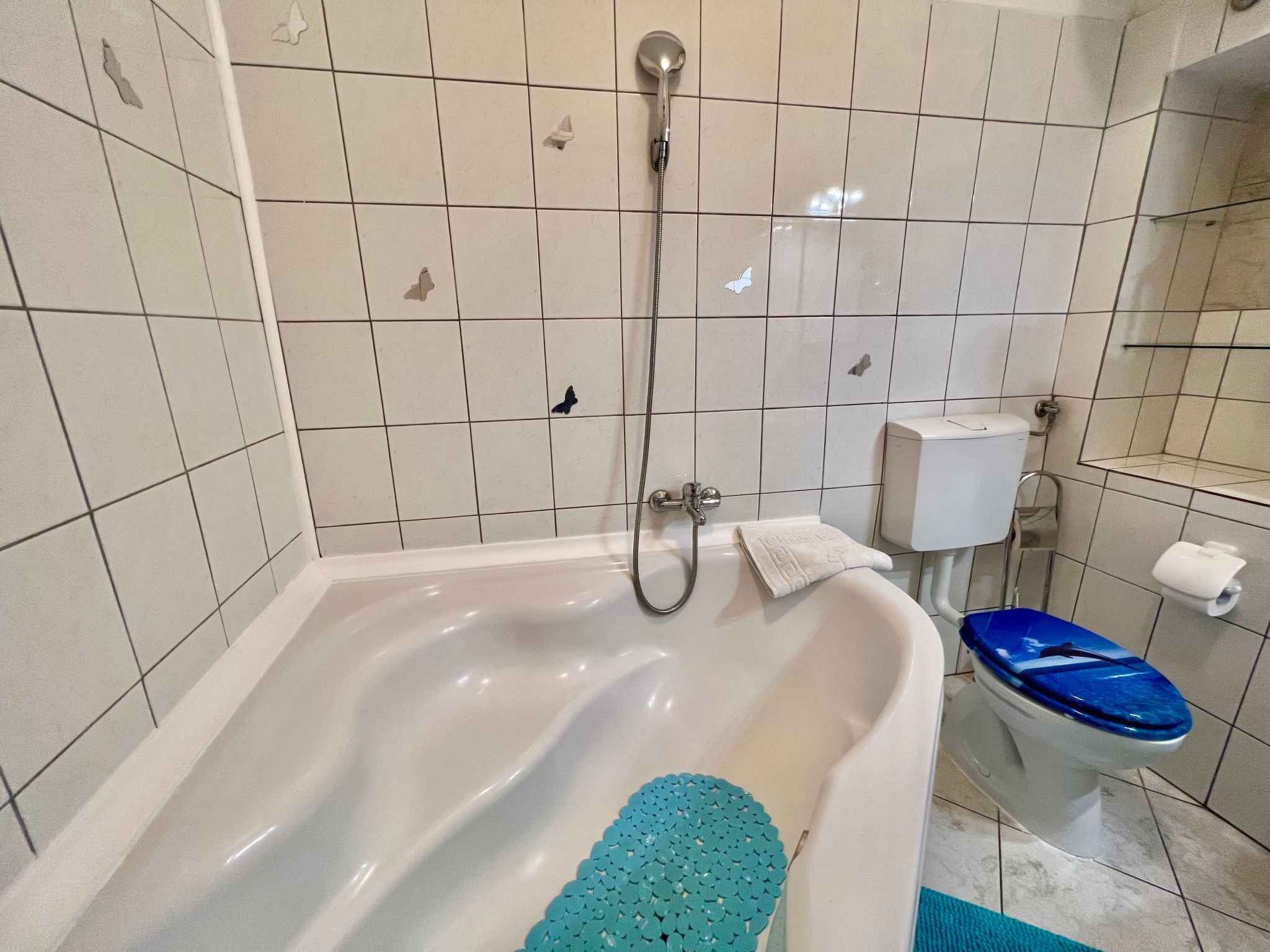 Mit eigenem Garten und Grill-Dedans