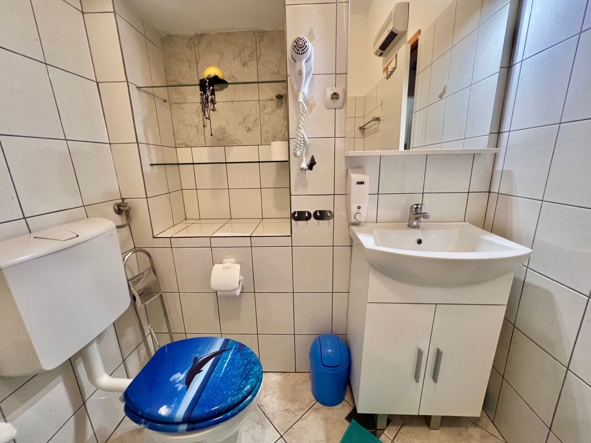 Mit eigenem Garten und Grill-Dedans