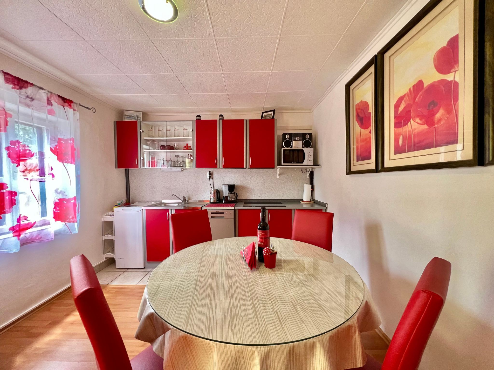 Mit eigenem Garten und Grill-Dedans