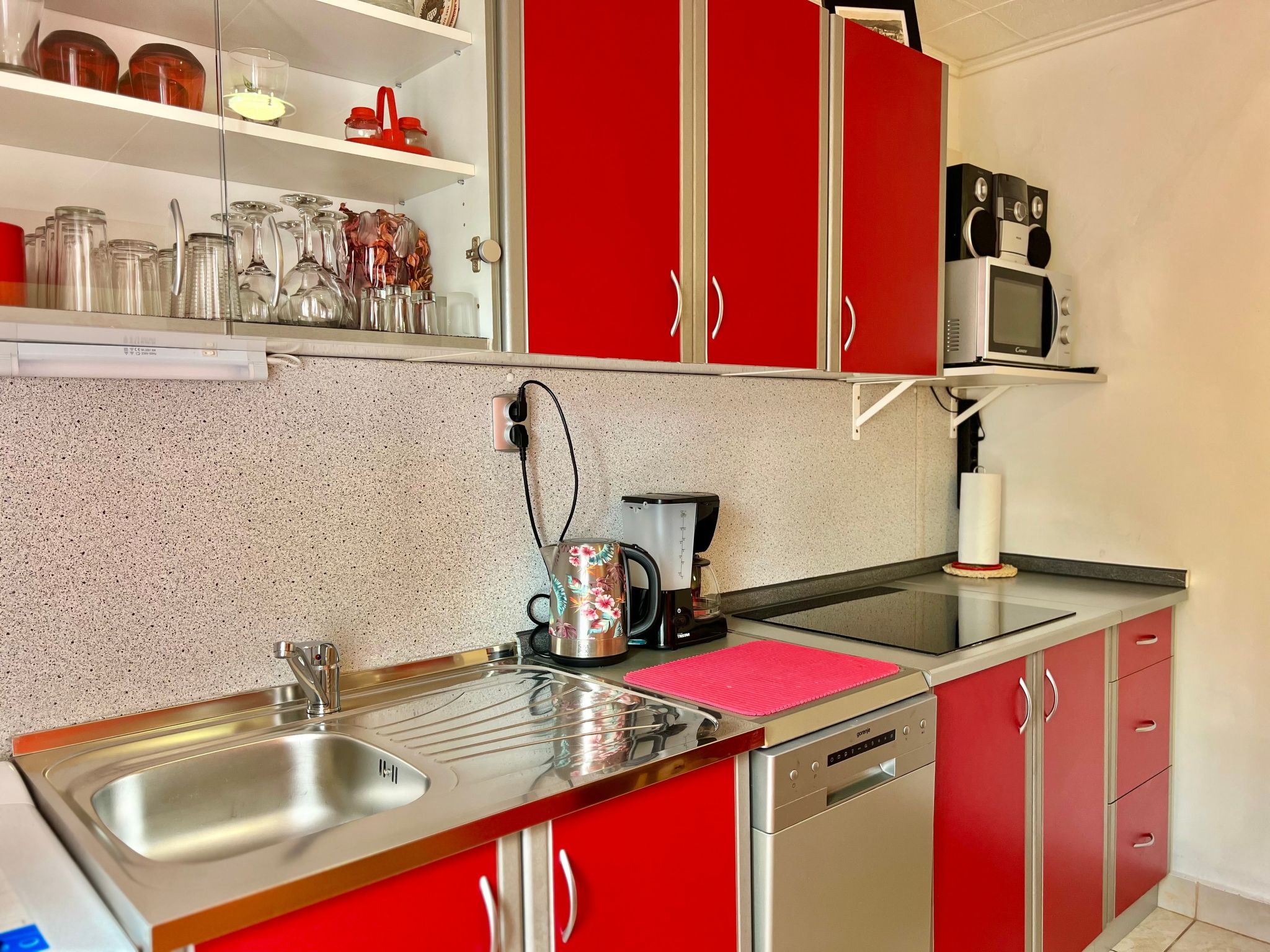 Mit eigenem Garten und Grill-Dedans