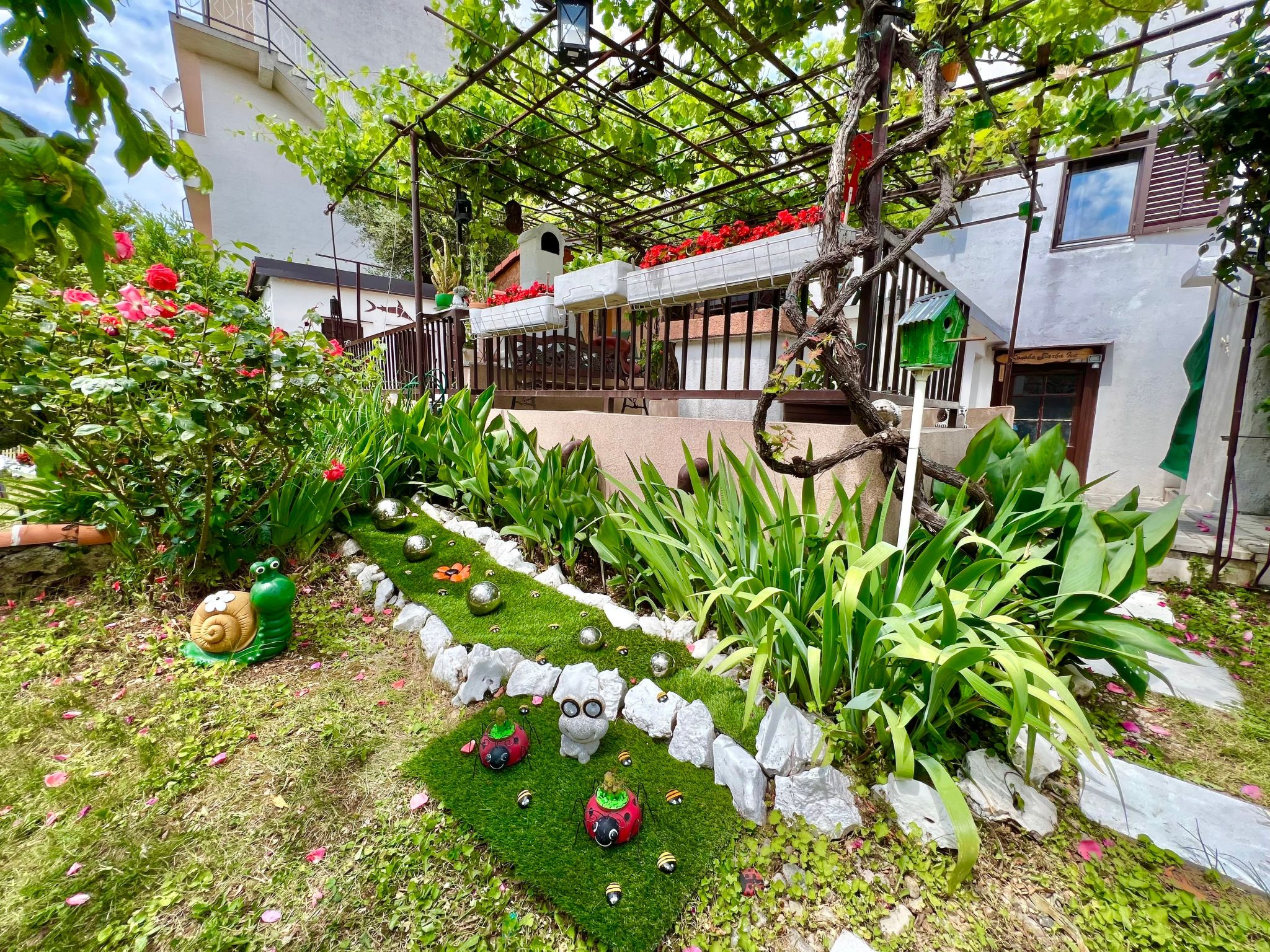 Photo of mit eigenem Garten und Grill