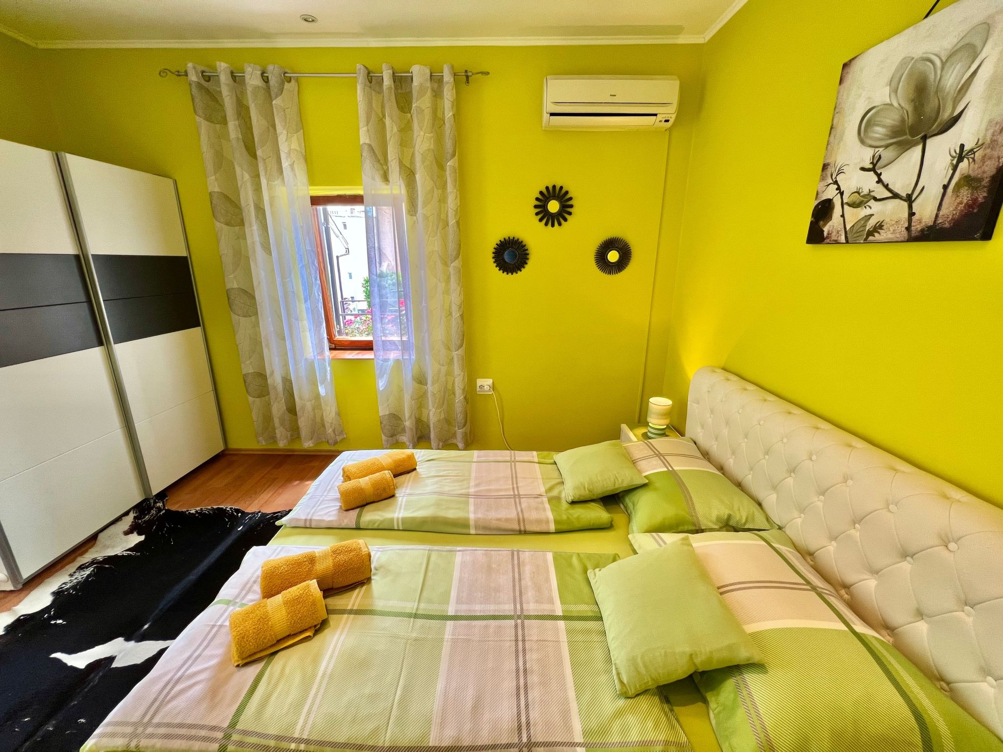 Mit eigenem Garten und Grill-Dedans