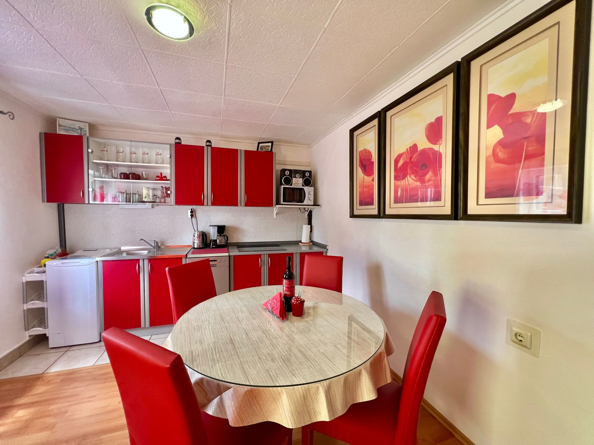 Mit eigenem Garten und Grill-Dedans