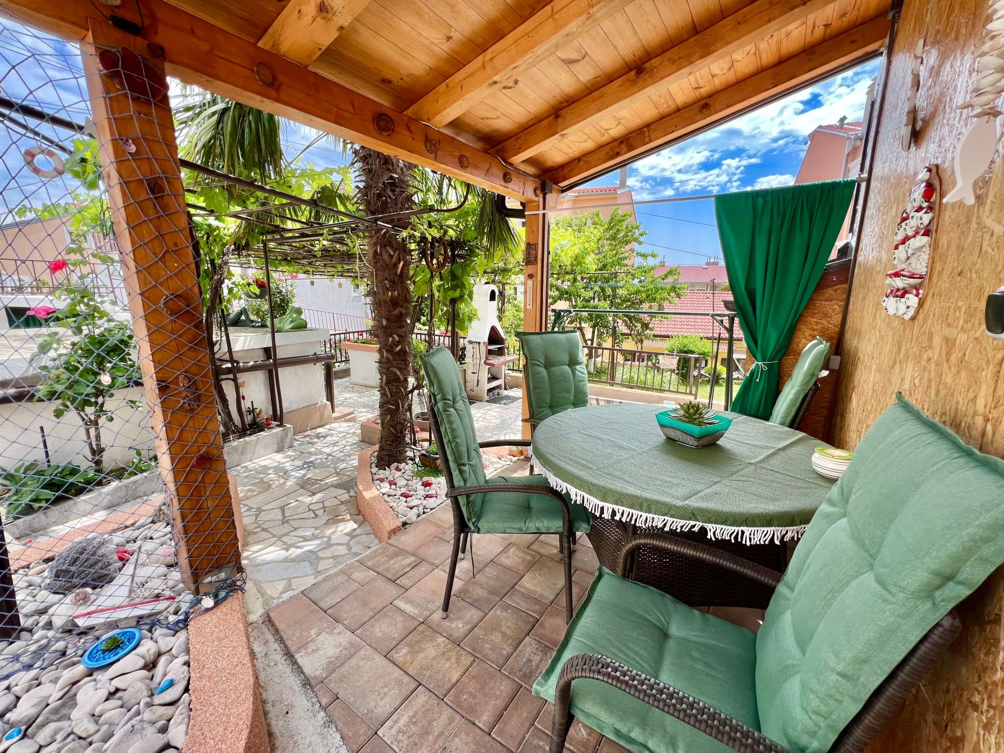 Photo of mit eigenem Garten und Grill