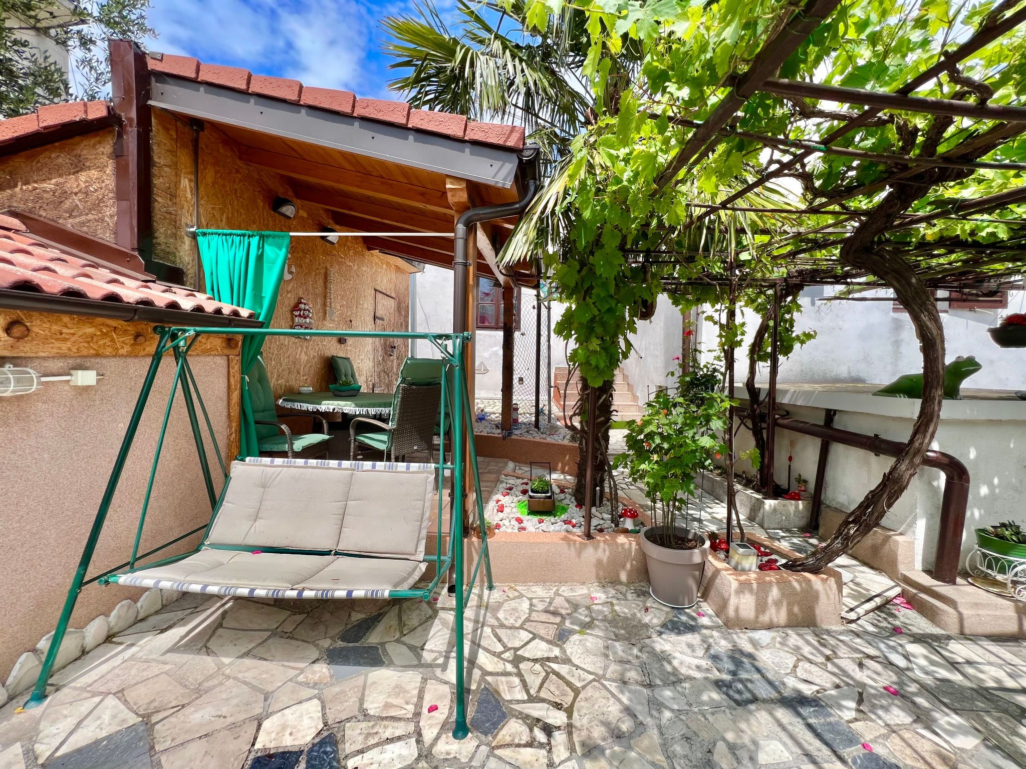 Photo of mit eigenem Garten und Grill