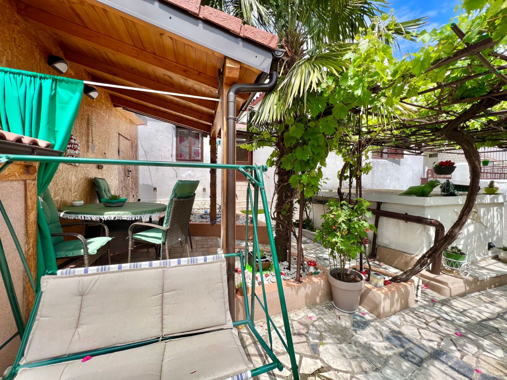 Photo of mit eigenem Garten und Grill