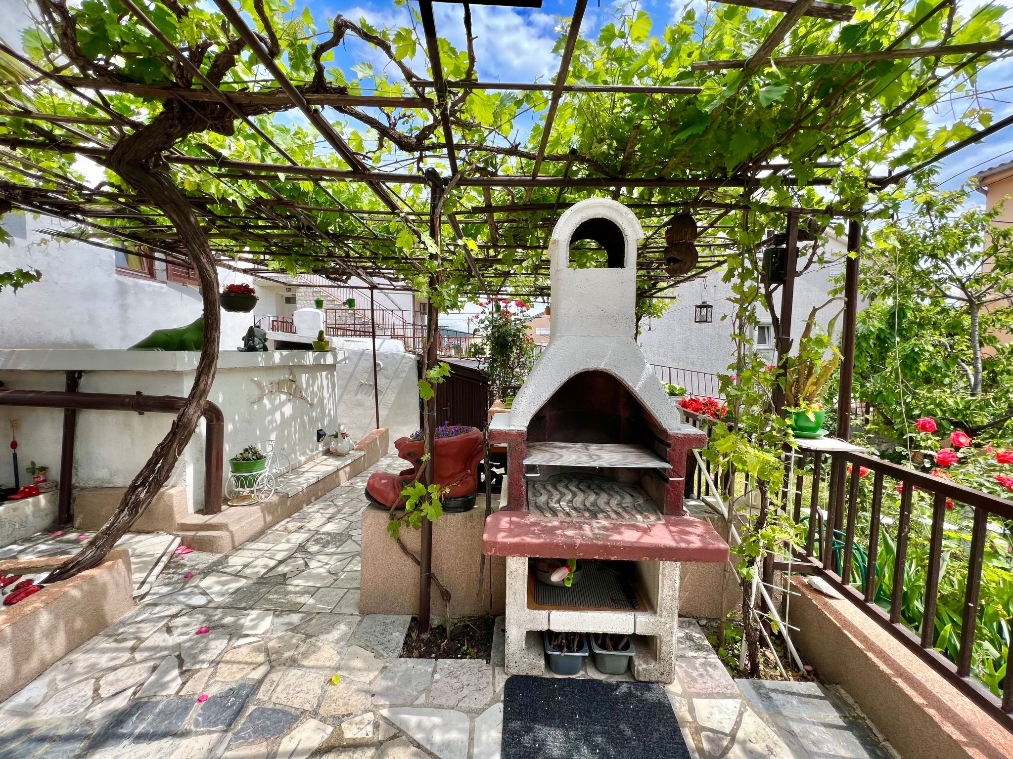 Photo of mit eigenem Garten und Grill