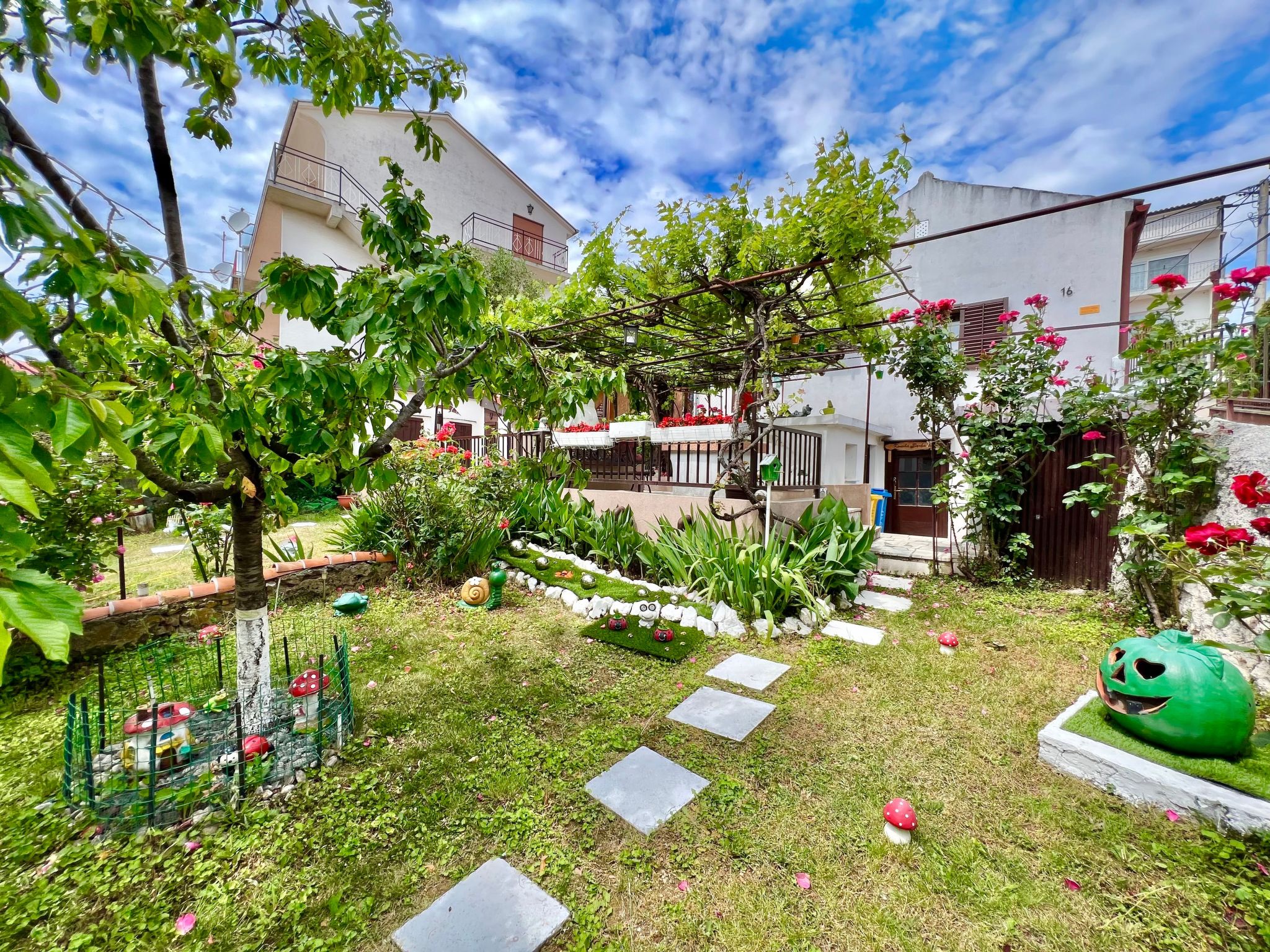 Mit eigenem Garten und Grill-Dehors