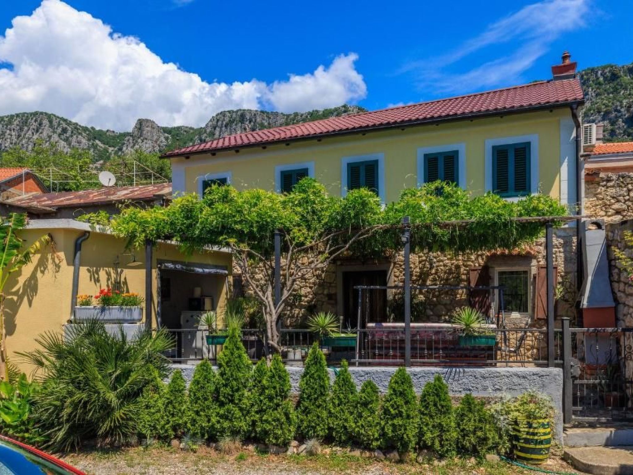 Vila Bribirka-Outside