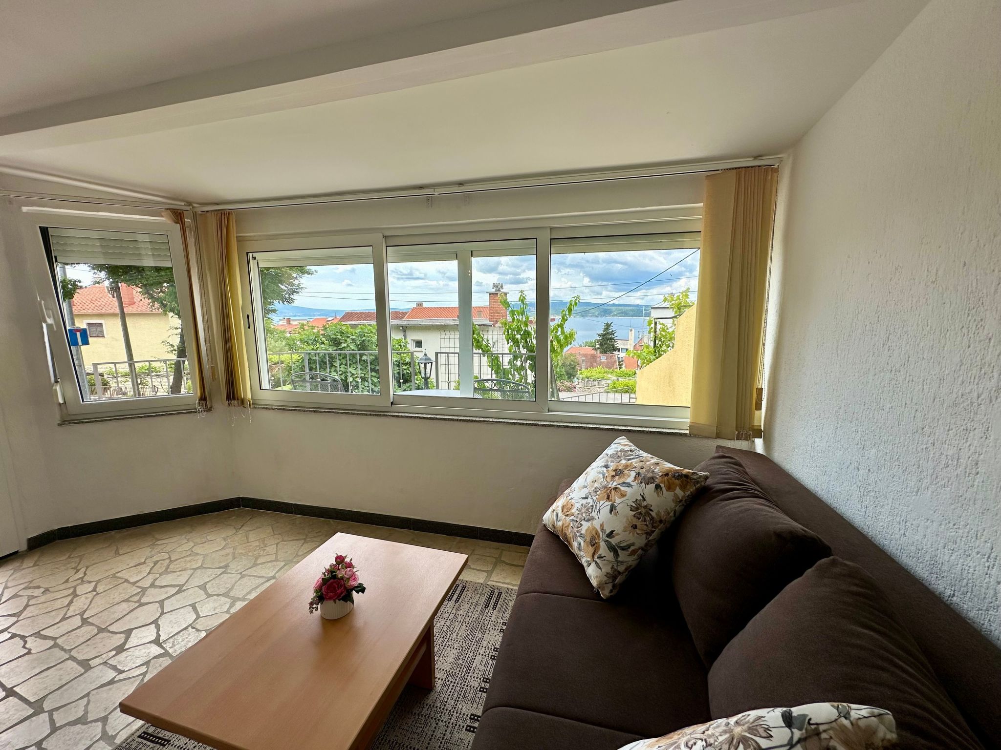 Apartment Car-Image-tags.info