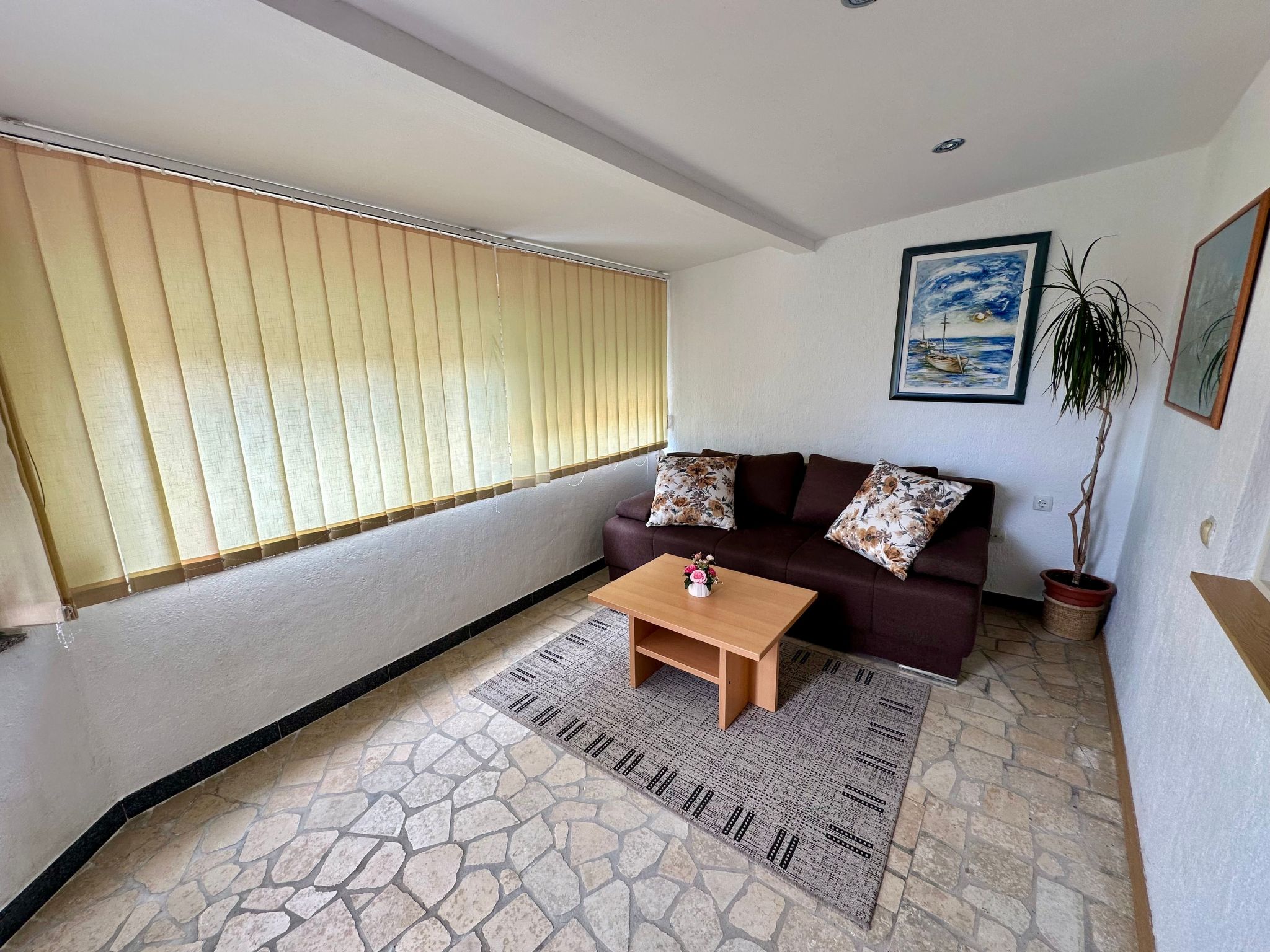 Apartment Car-Drinnen