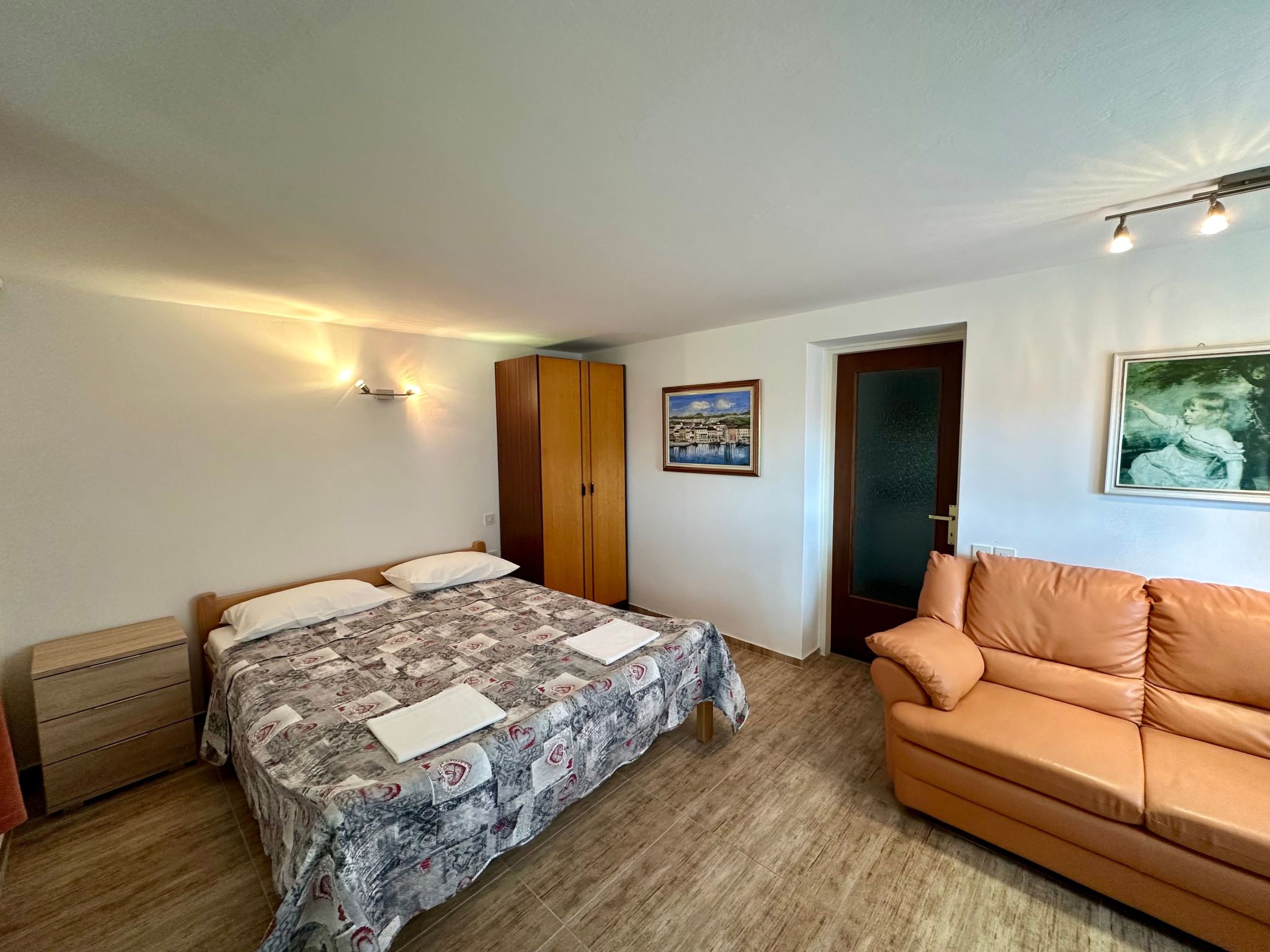 Apartment Car-Drinnen