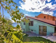 Appartement in Crikvenica mit Großem Garten