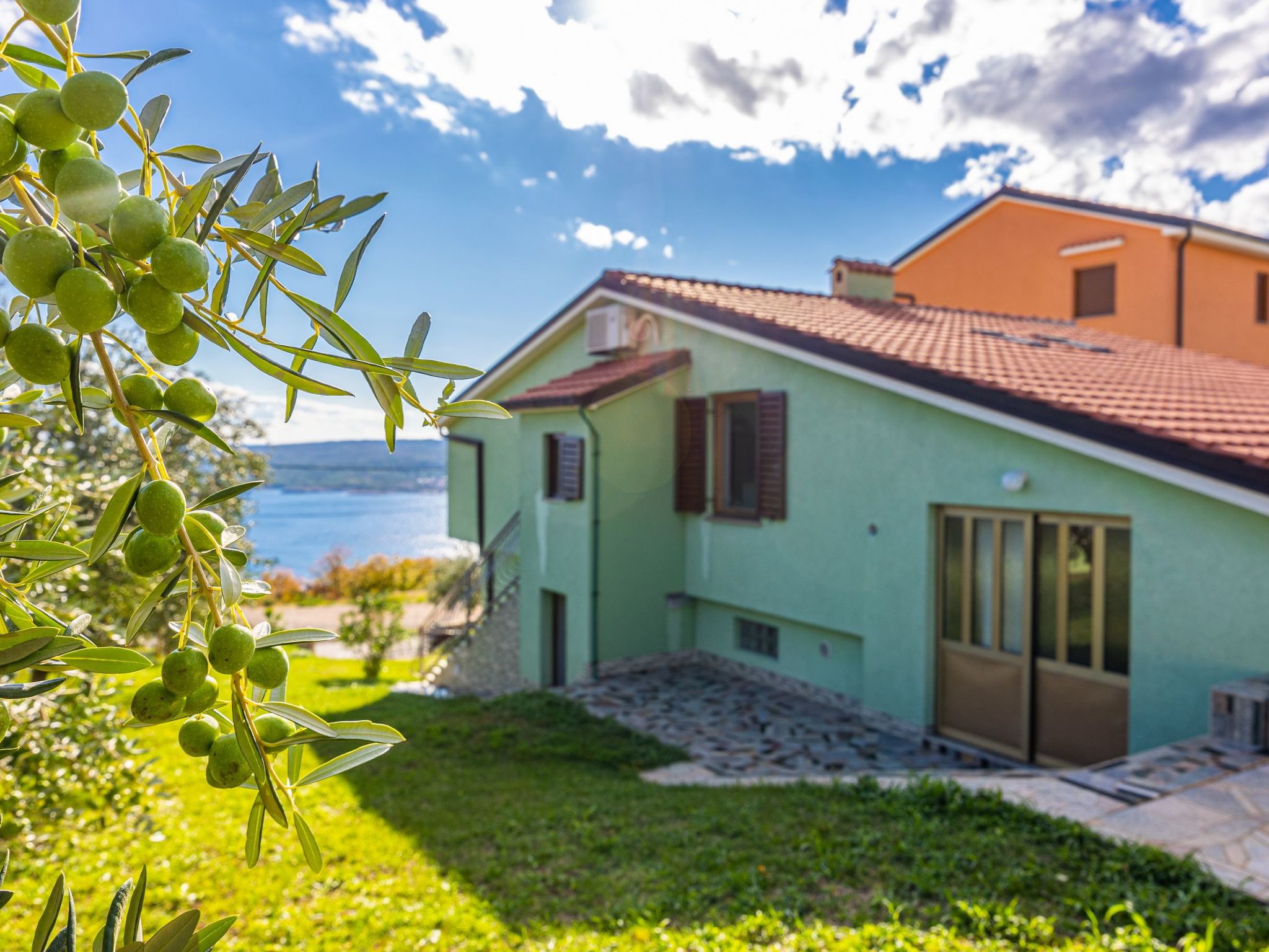 Appartement in Crikvenica mit Großem Garten
