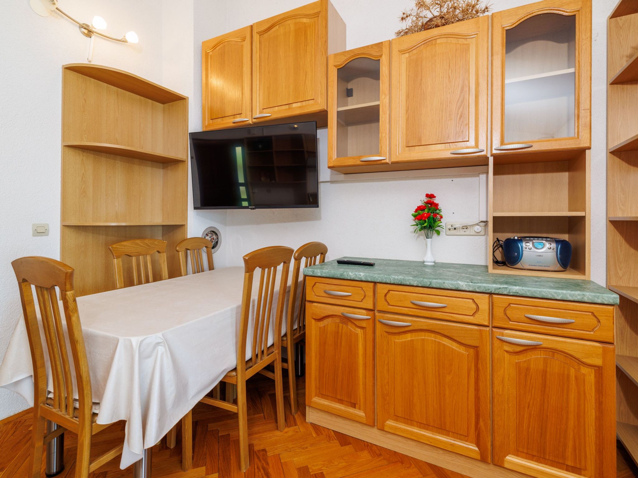 Mistral4-Image-tags.info