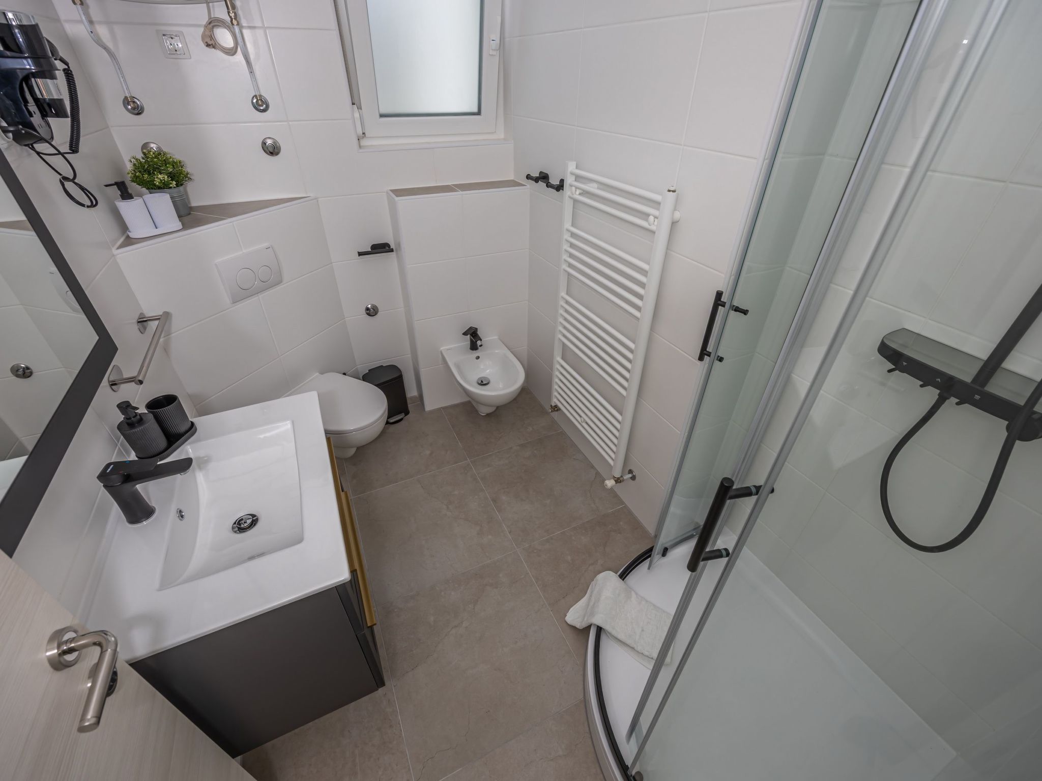 Familienappartement Balkon und Loggia mit Meerblick-Inside