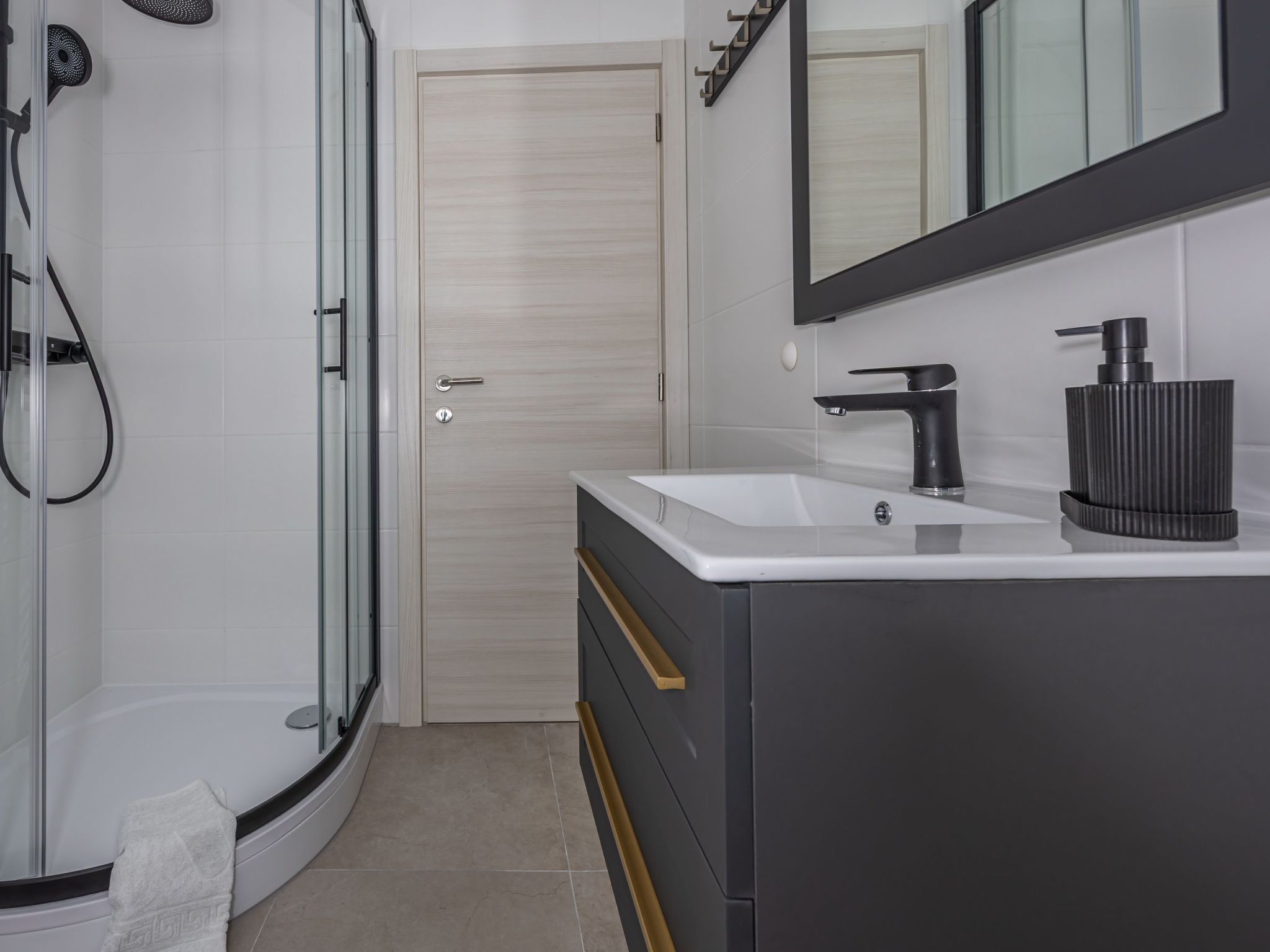 Familienappartement Balkon und Loggia mit Meerblick-Inside