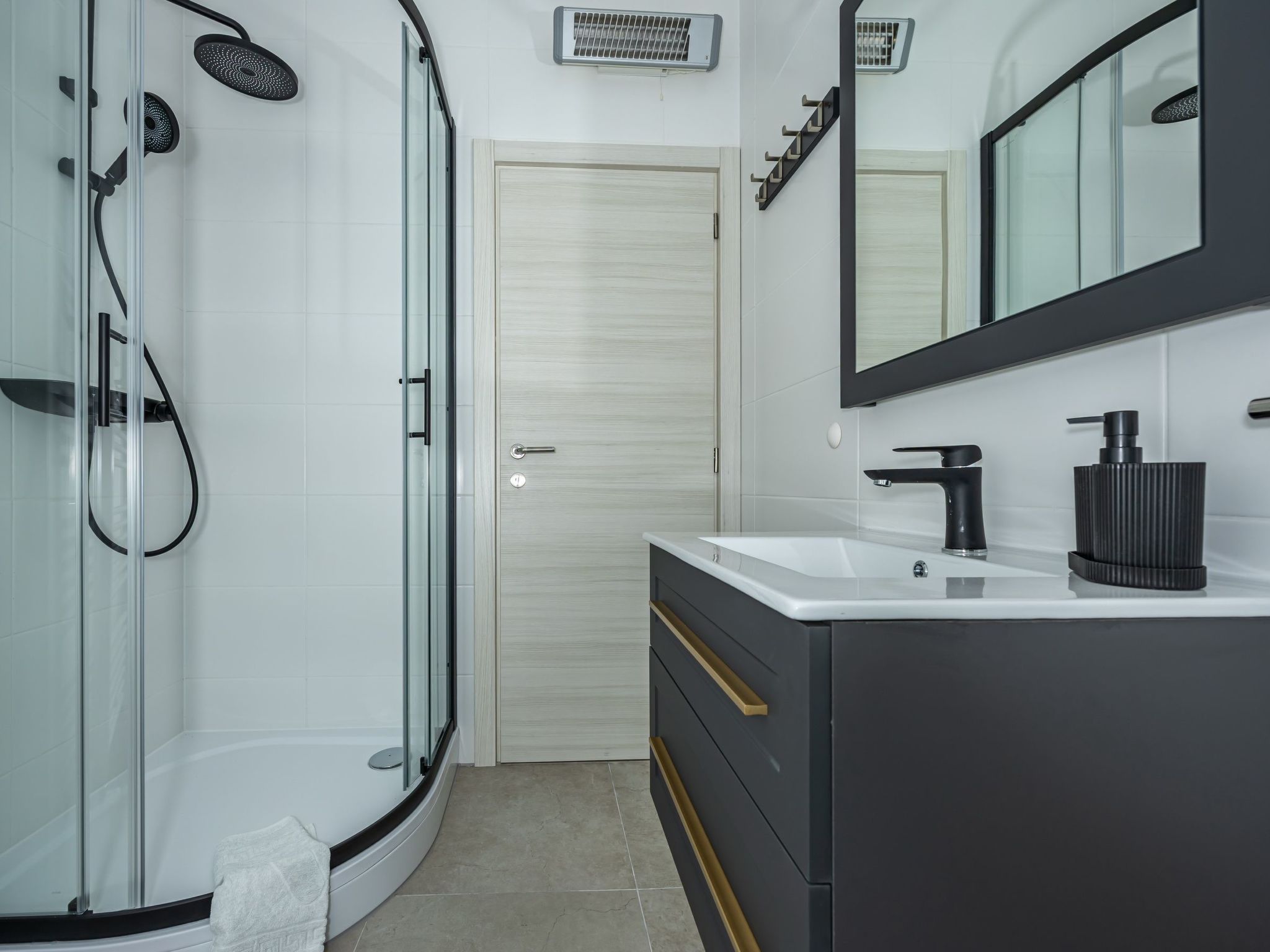 Familienappartement Balkon und Loggia mit Meerblick-Inside