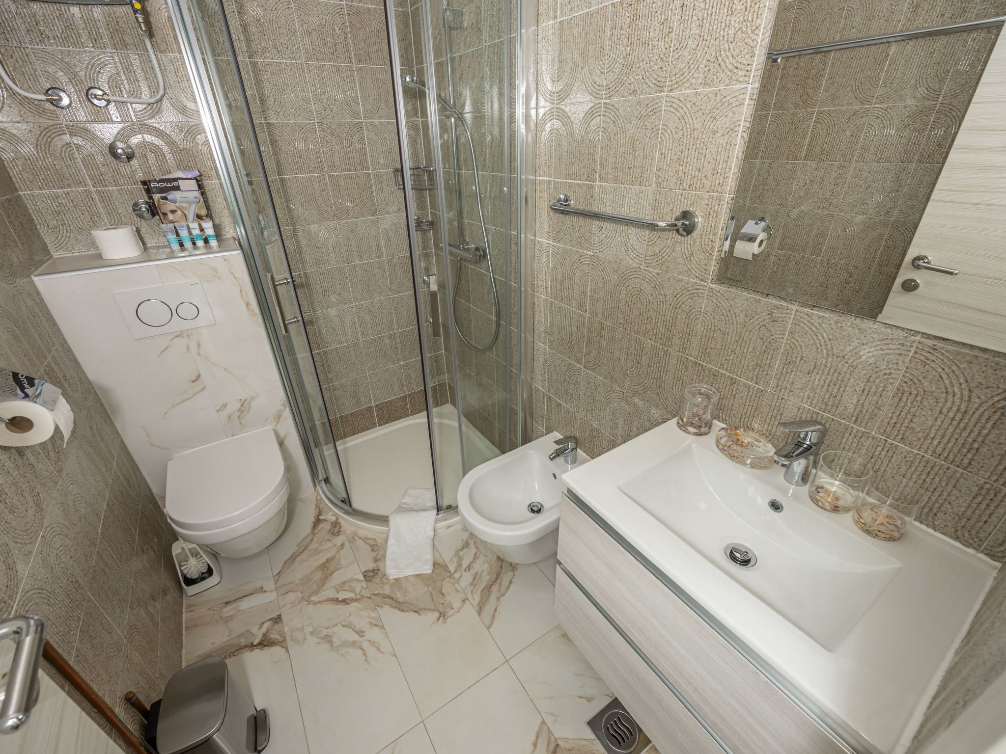 "Luxuswohnung"-Binnen