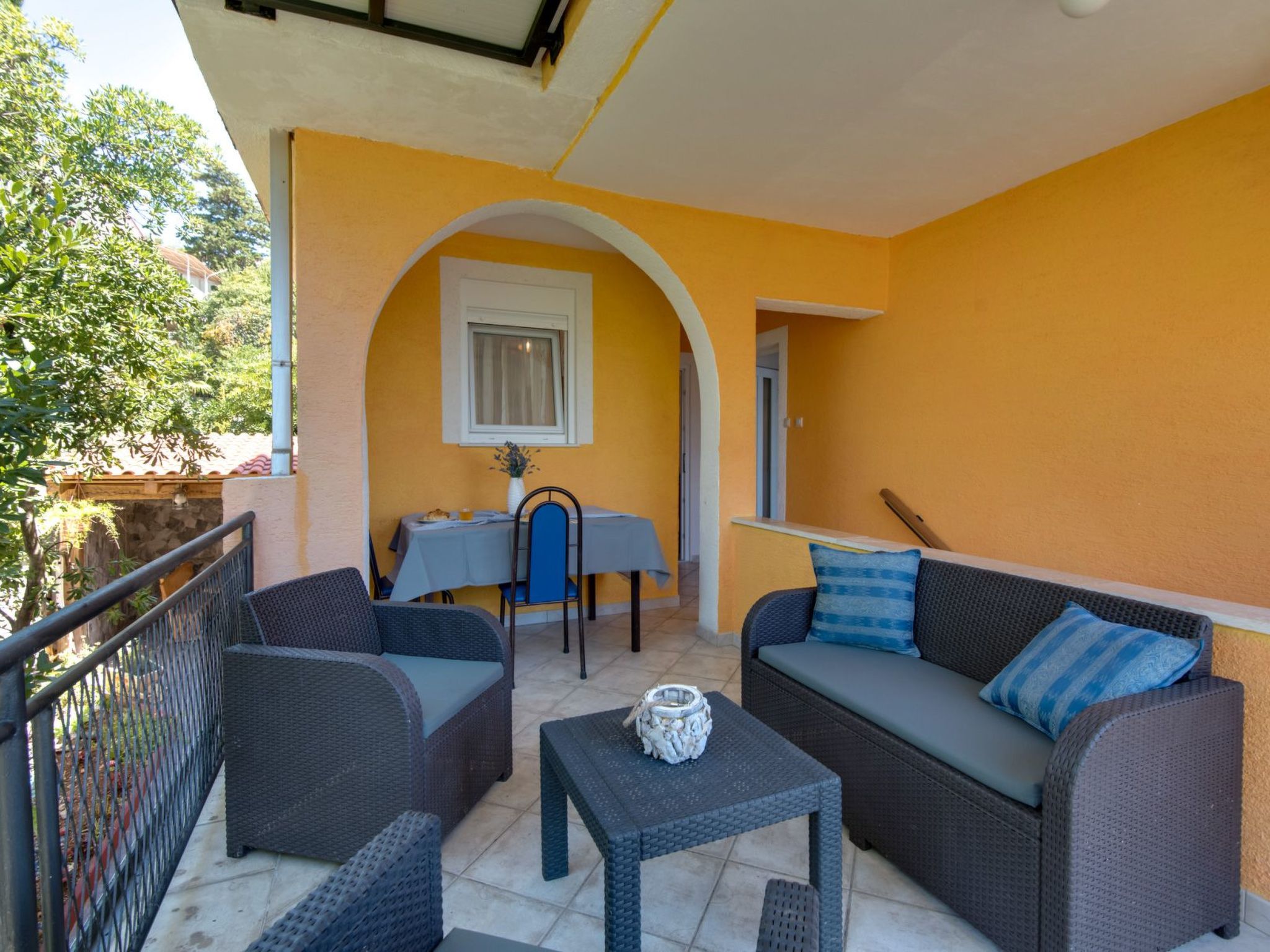 Ferienvilla "Goran" mit Blick auf das Wasser-Dedans