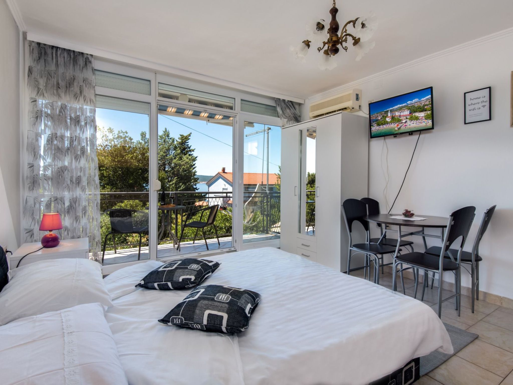 Ferienvilla "Goran" mit Blick auf das Wasser-Dedans