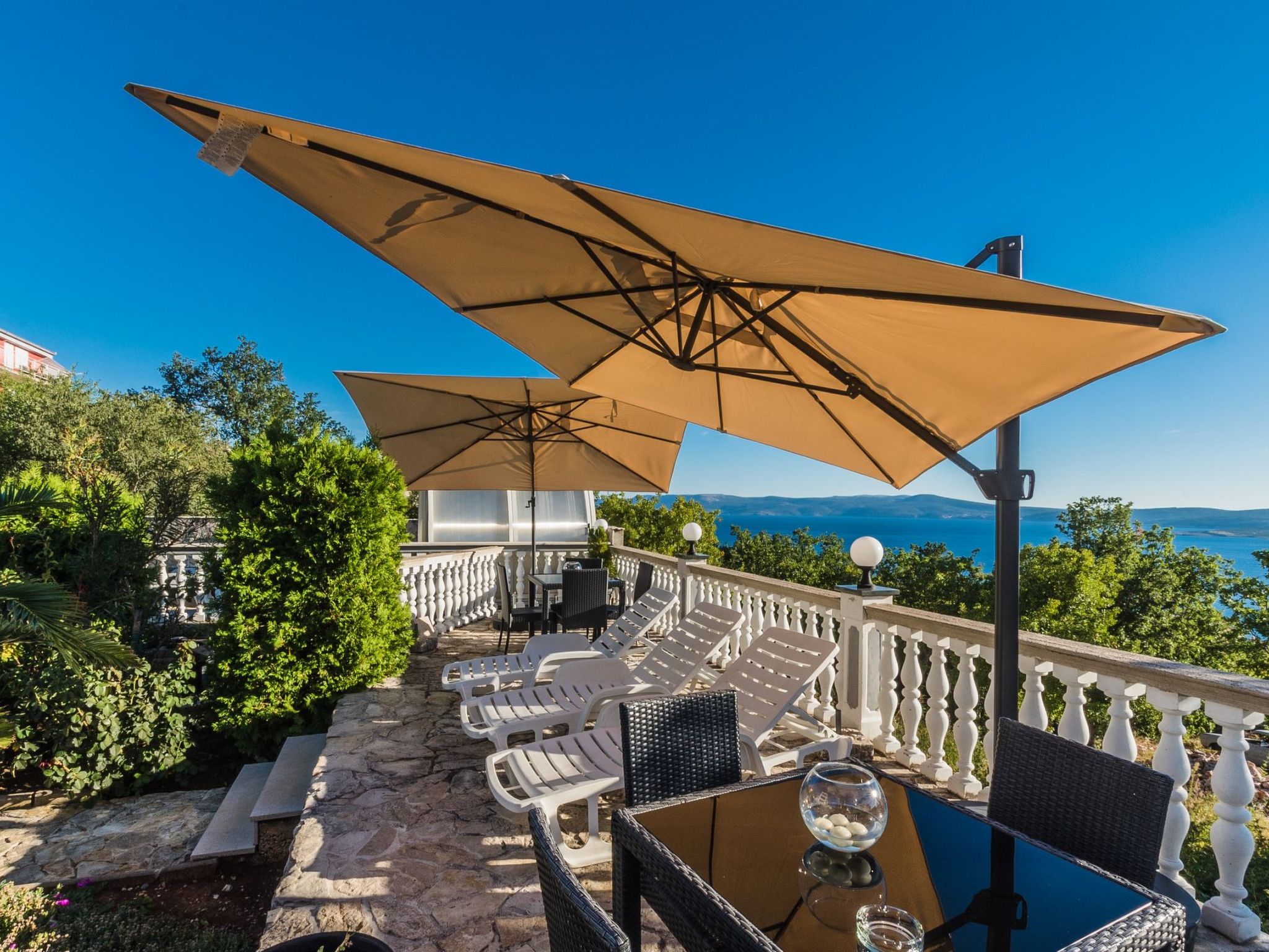 Appartement mit privater Terrasse und Meerblick