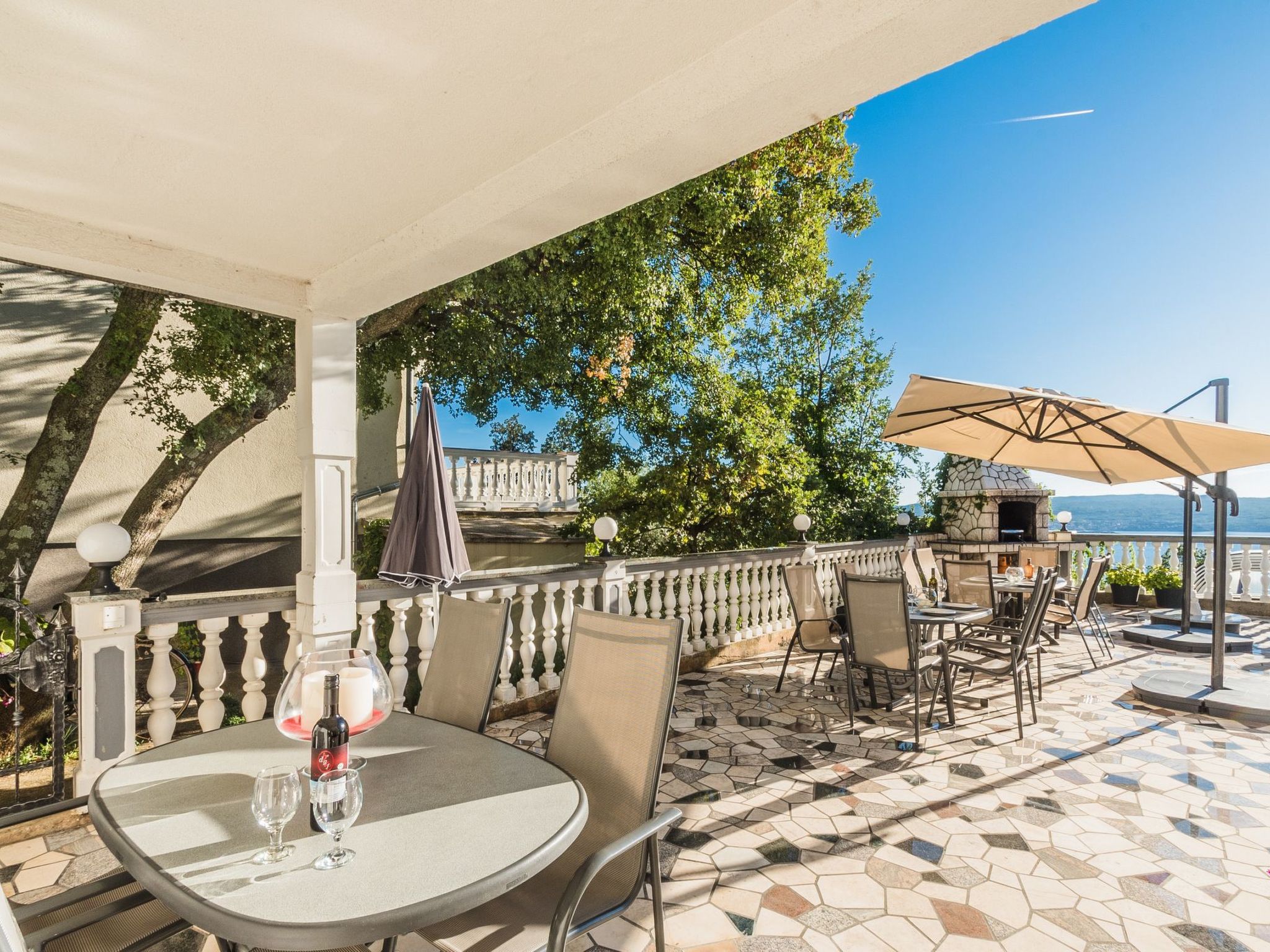 Appartement mit privater Terrasse und Meerblick-Image-tags.info