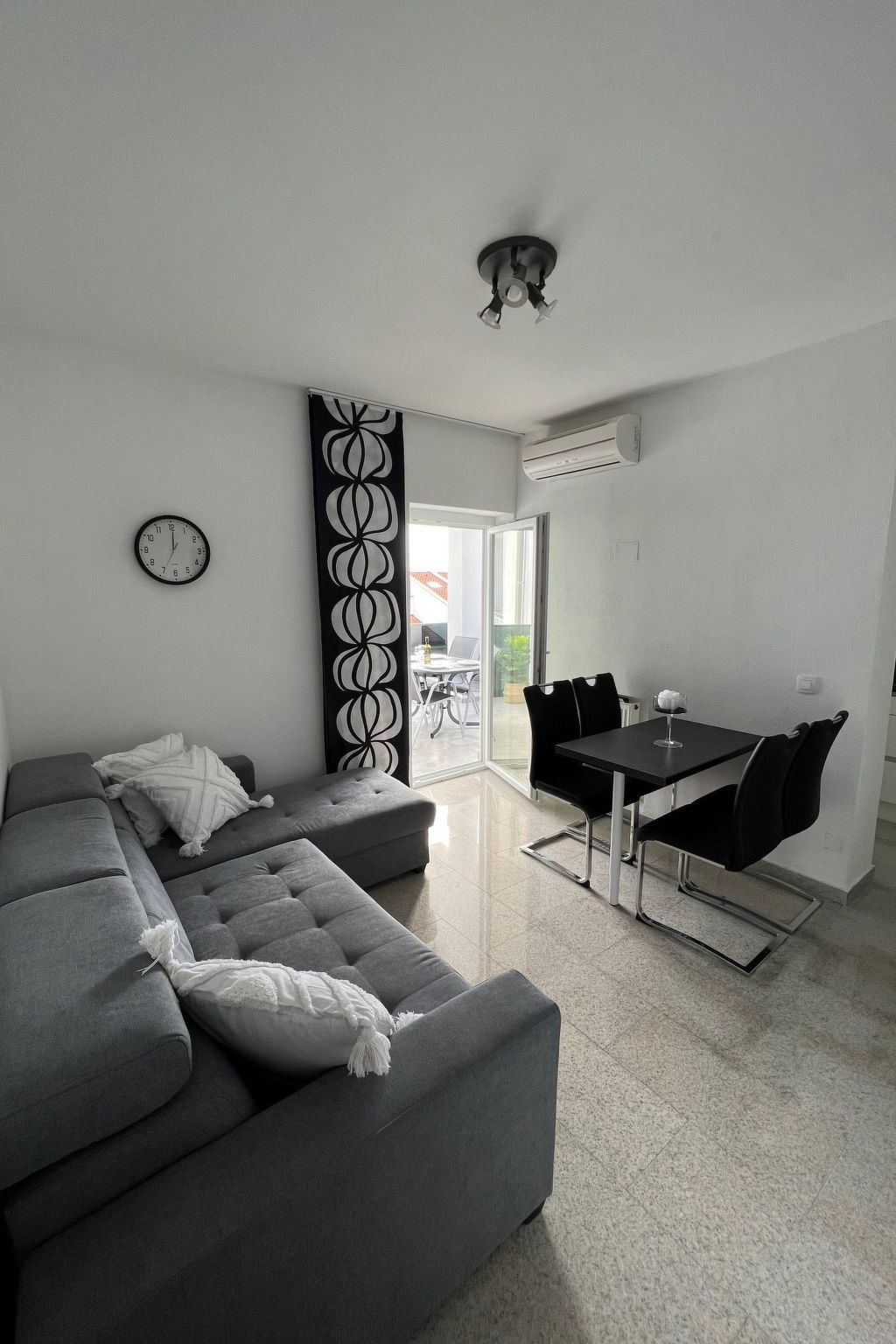 Appartement mit privater Terrasse und Meerblick-Image-tags.info