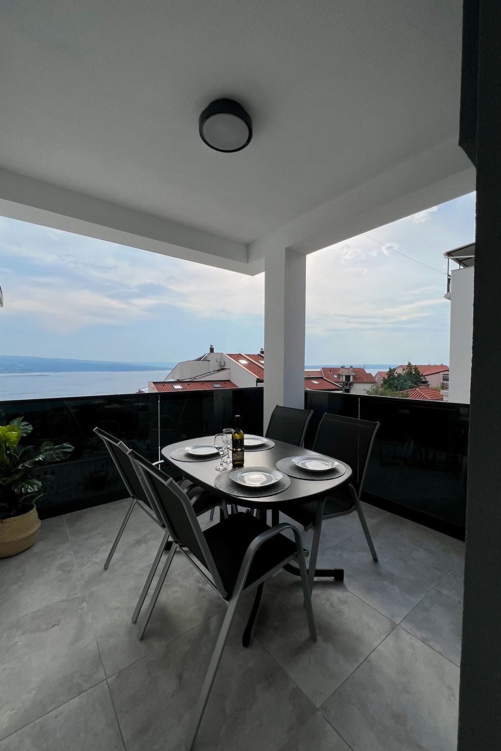 Appartement mit privater Terrasse und Meerblick-Image-tags.info