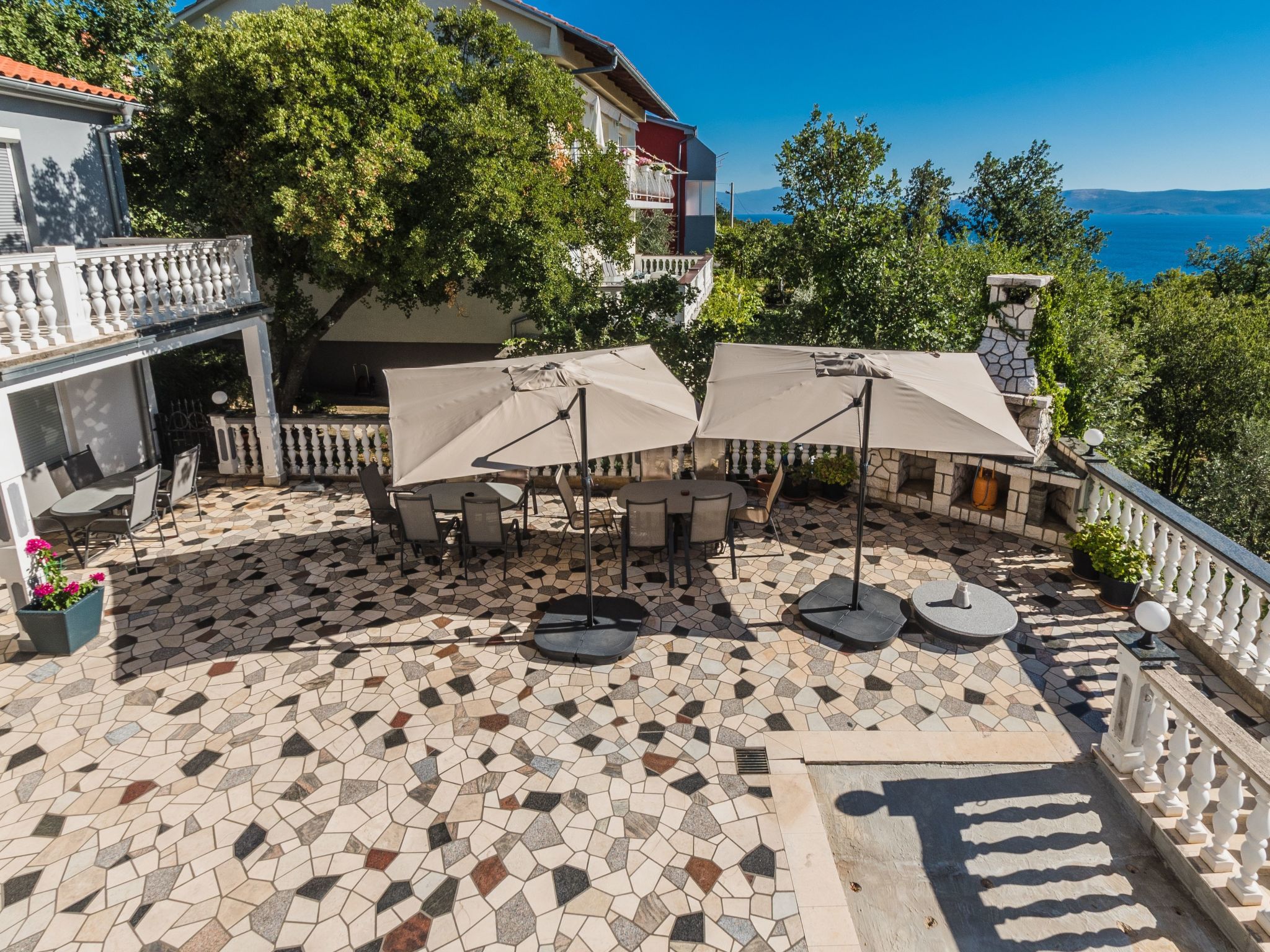 Wohnung mit Meerblick und Pool-Image-tags.info