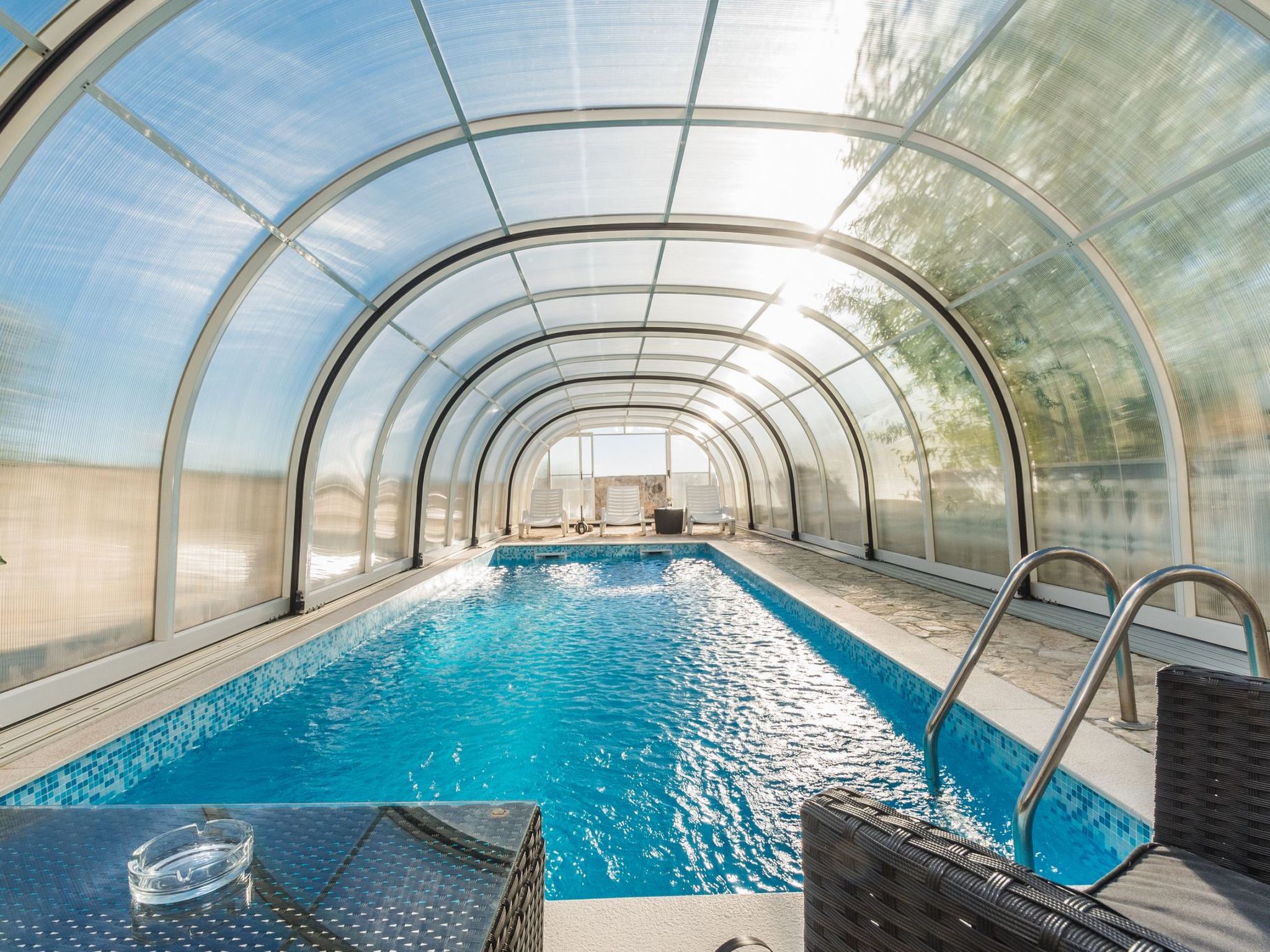 Wohnung mit großem Pool und Meerblick-Image-tags.info