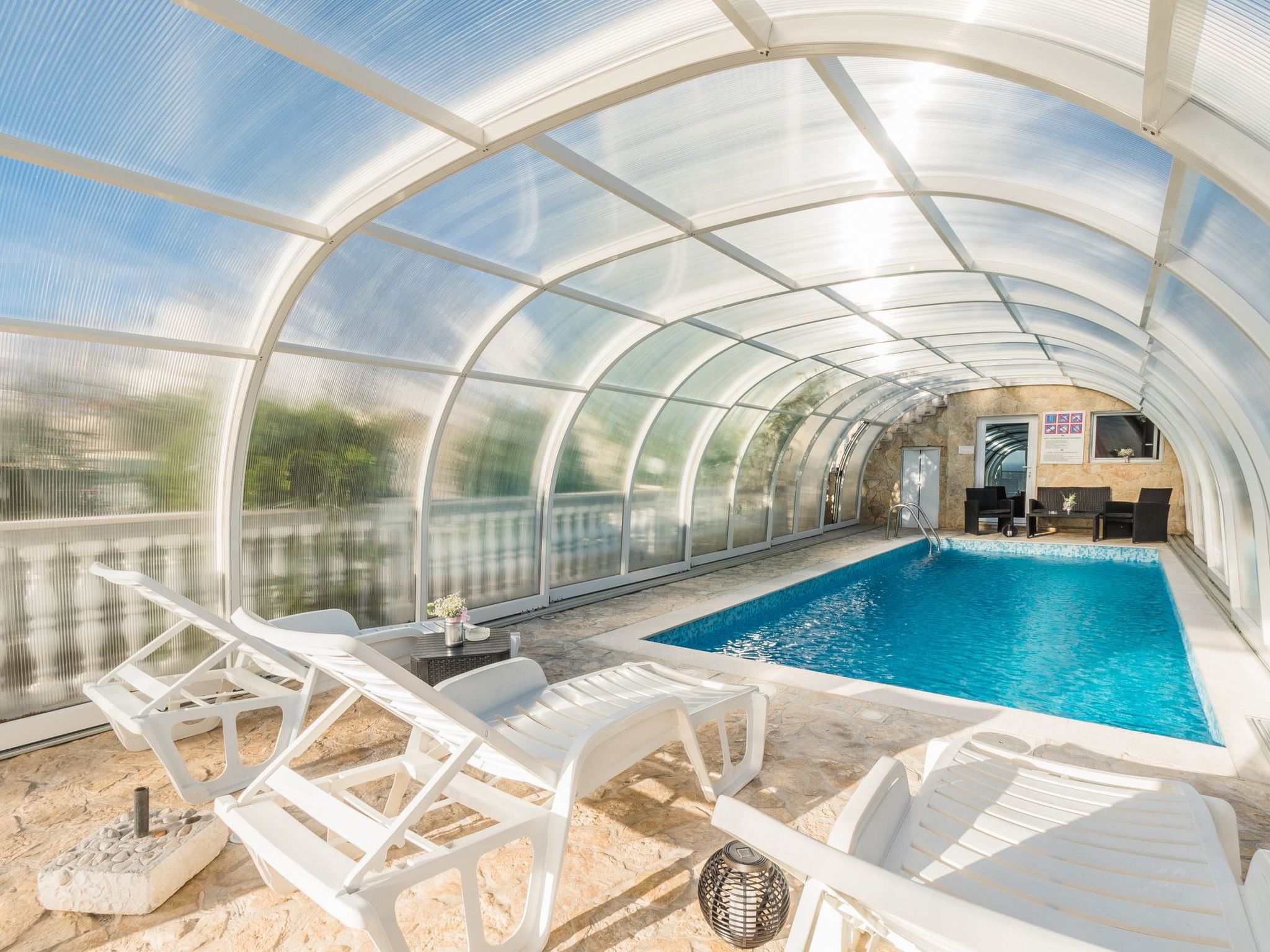 Wohnung mit großem Pool und Meerblick-Image-tags.info