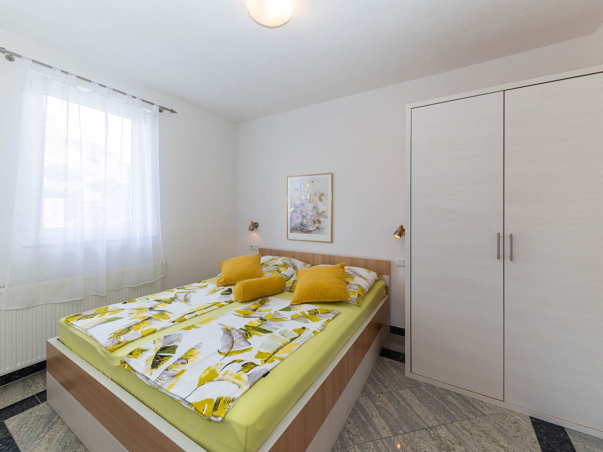 Wohnung mit großer Terasse-Binnen