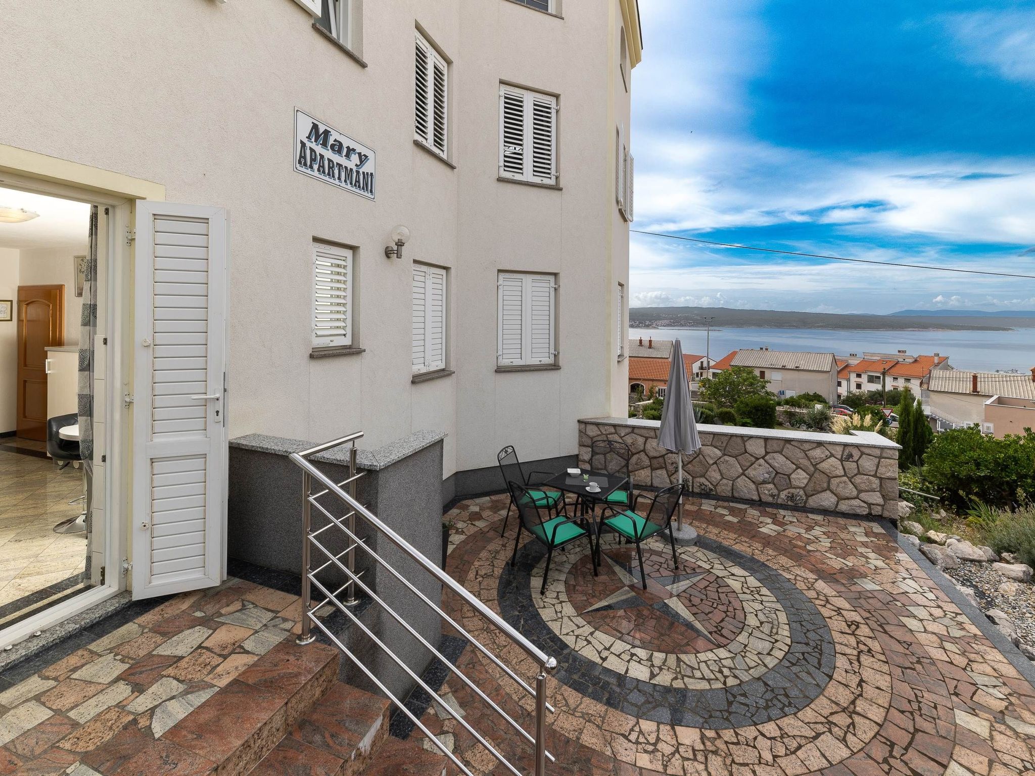 Wohnung mit großer Terasse-Image-tags.info