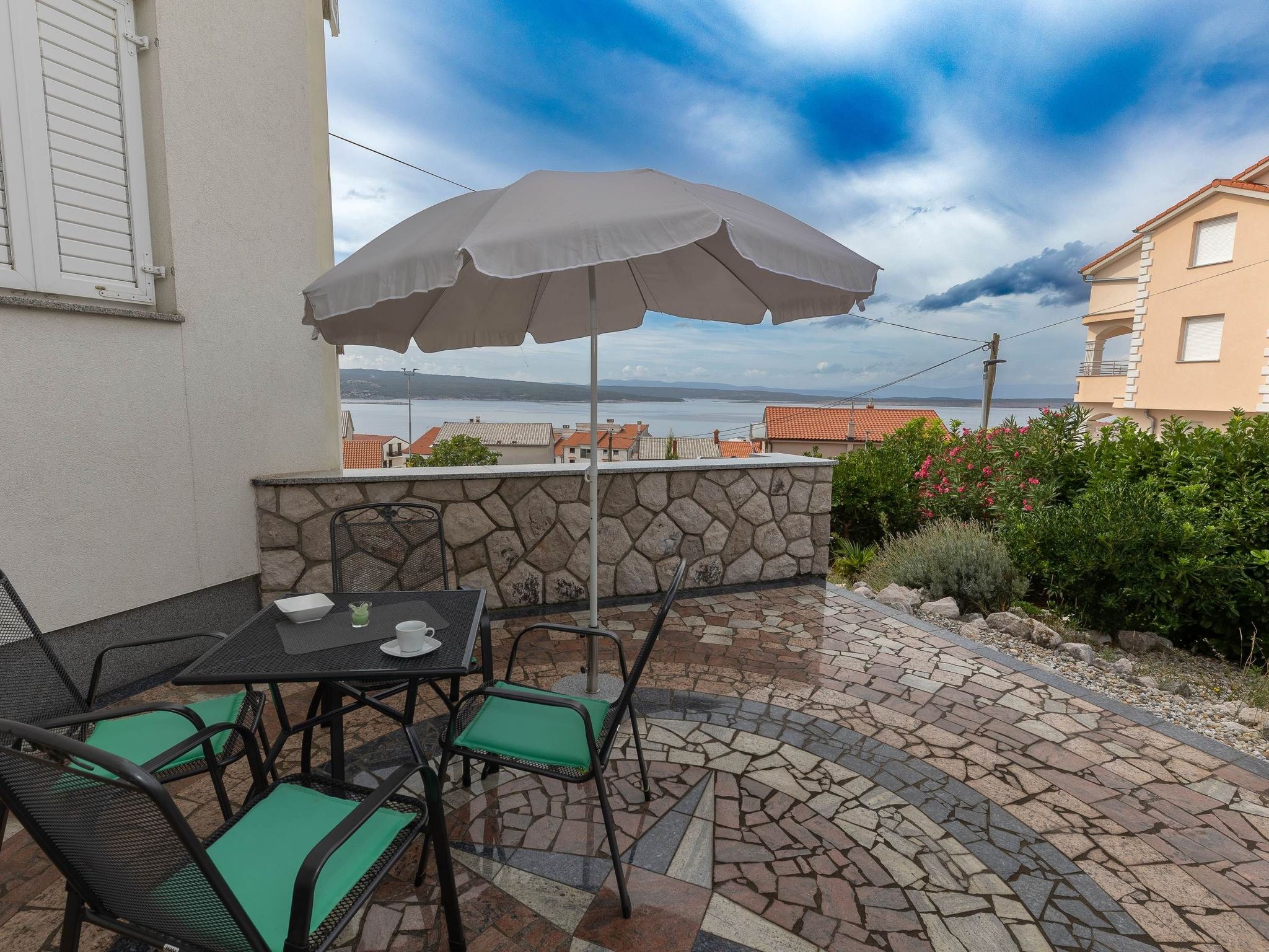 Wohnung mit großer Terasse-Buiten