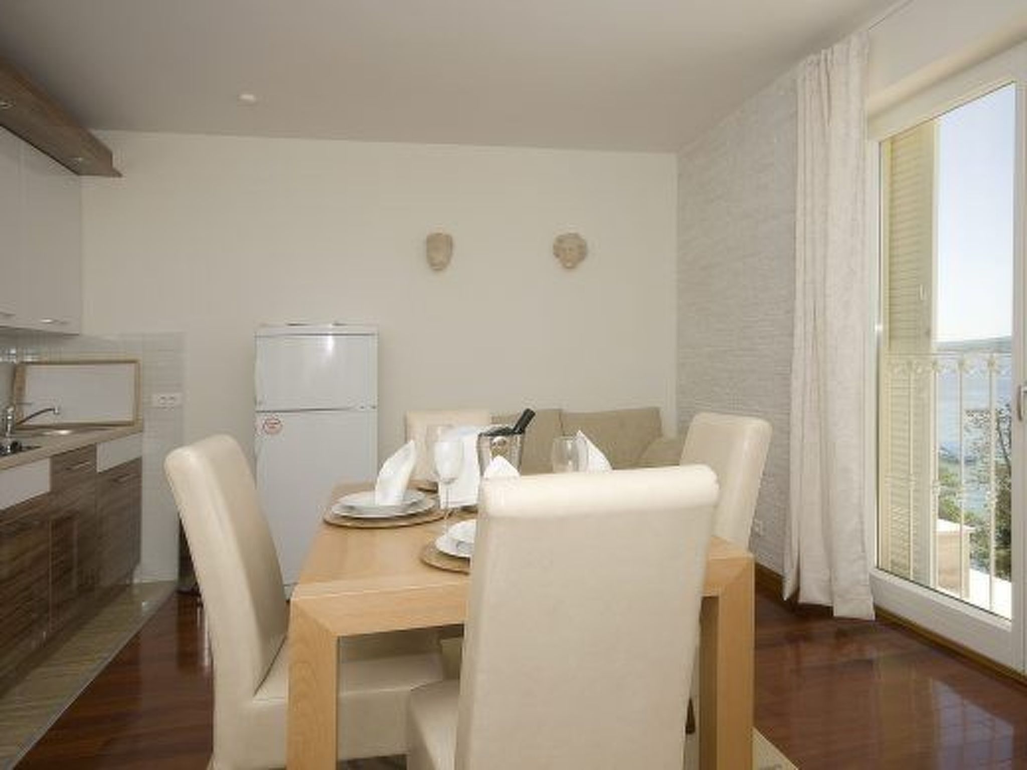 Photo of für vier Personen mit Balkon