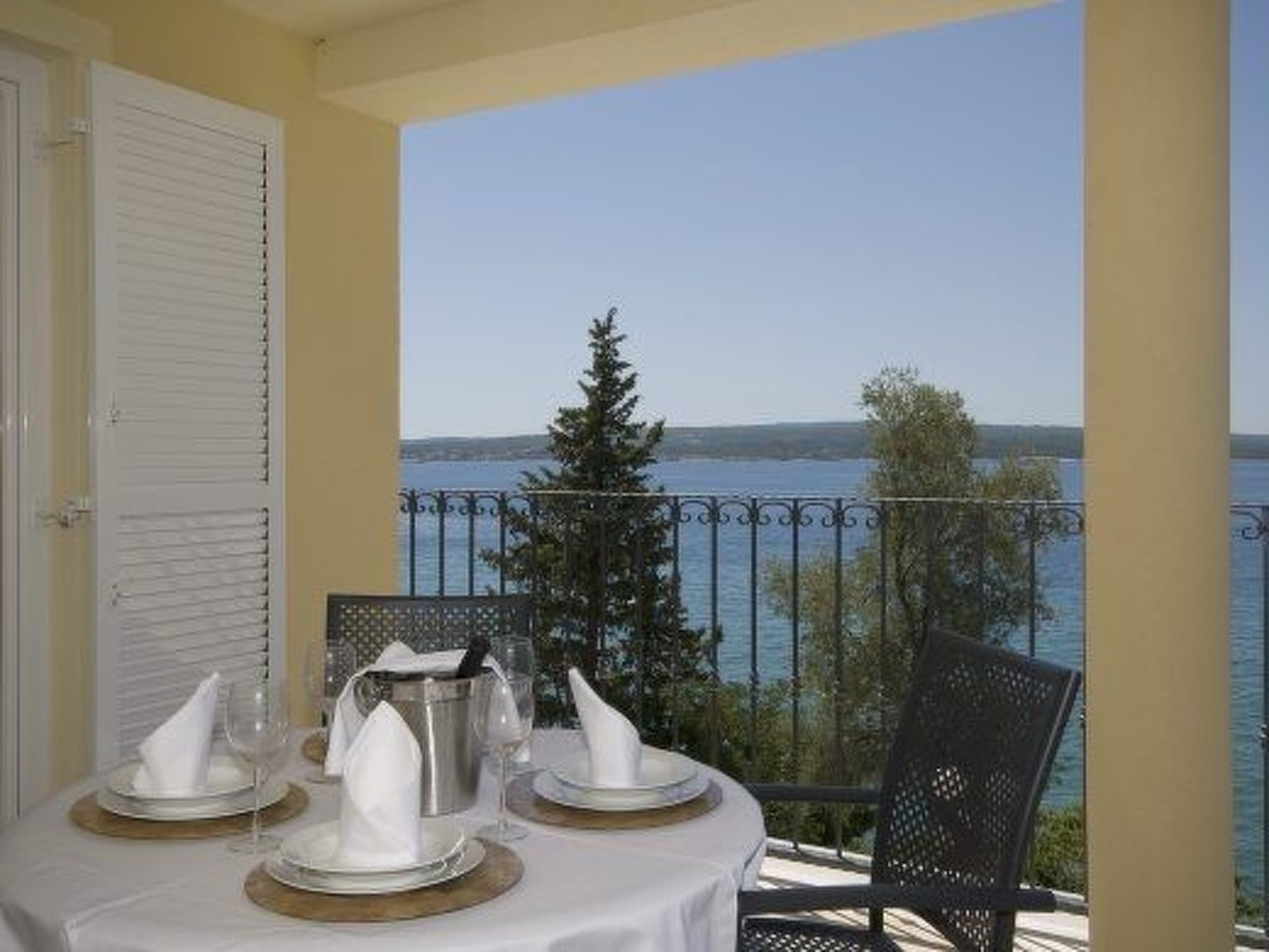 Photo of für vier Personen mit Balkon