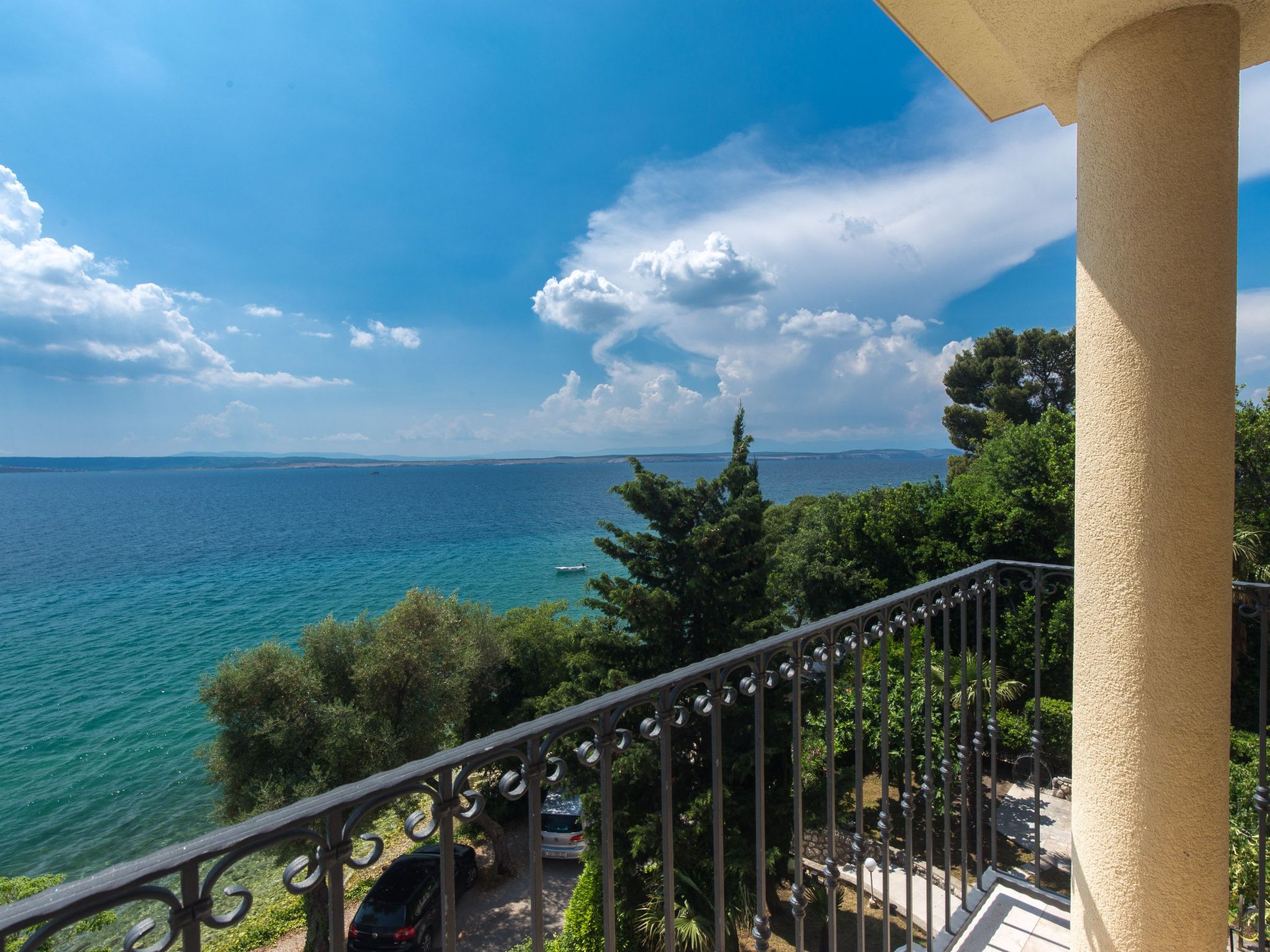 Photo of für vier Personen mit Balkon