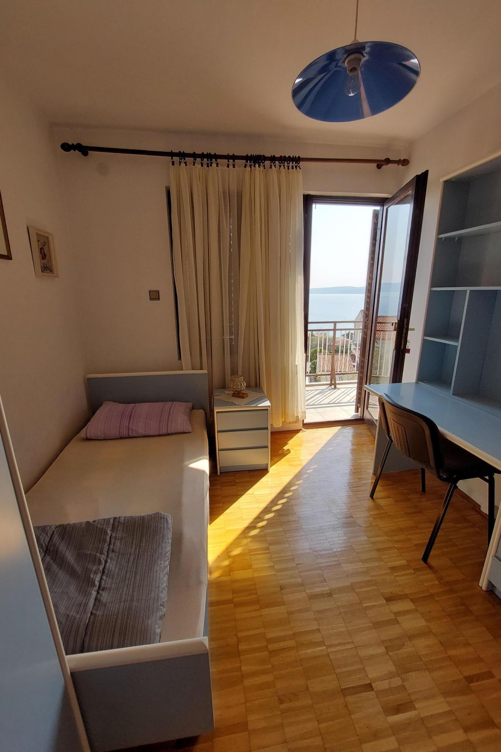 "Belle-Vue" mit Terrasse-Drinnen