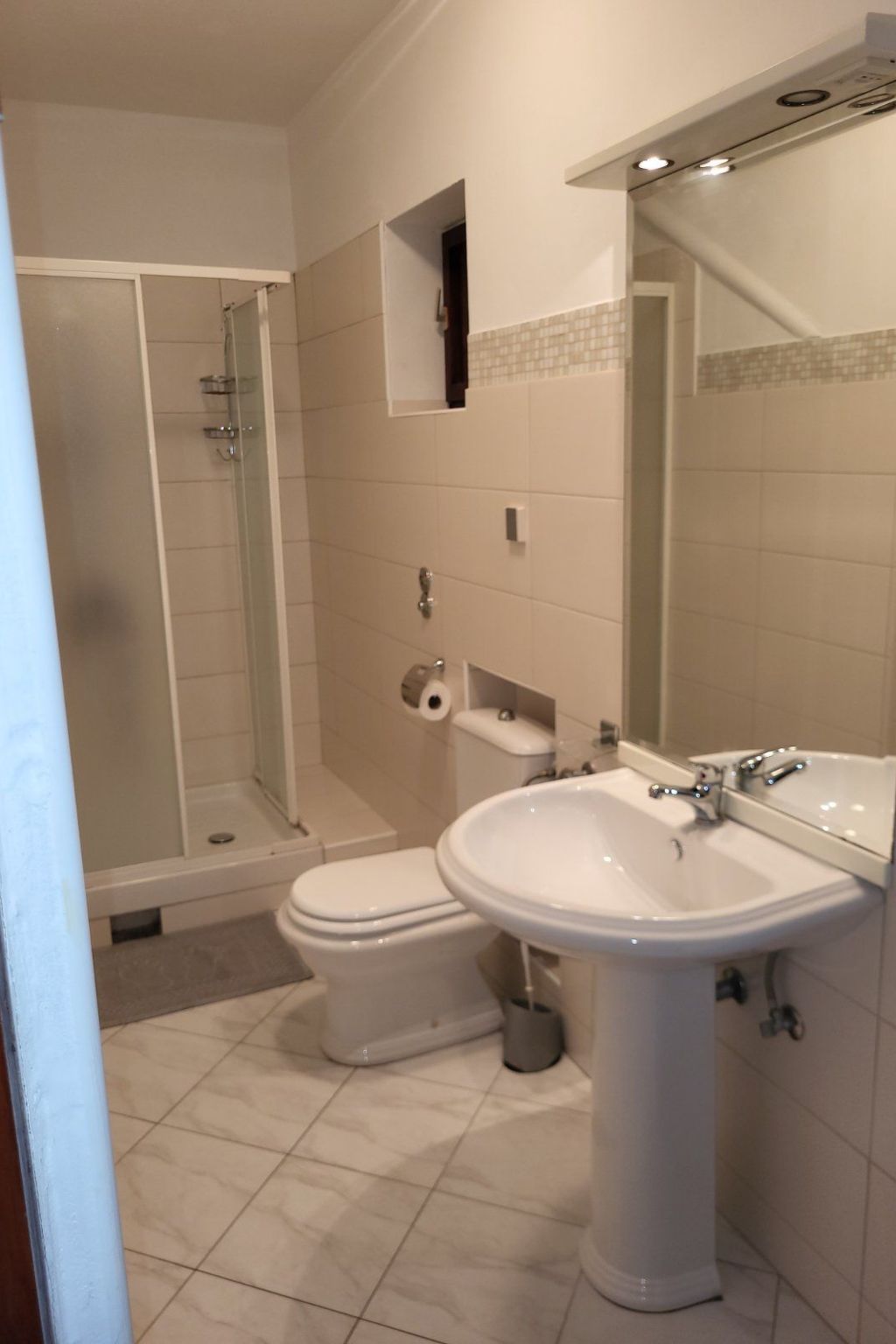 Schöne Wohnung mit Gemeinschaftspool,-Dedans